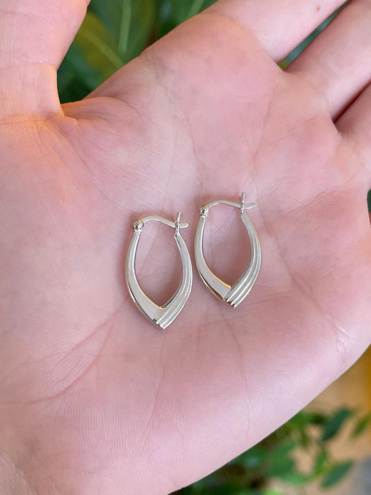 Vintage 14k White Gold Lined Chevron Hoop Earrings
