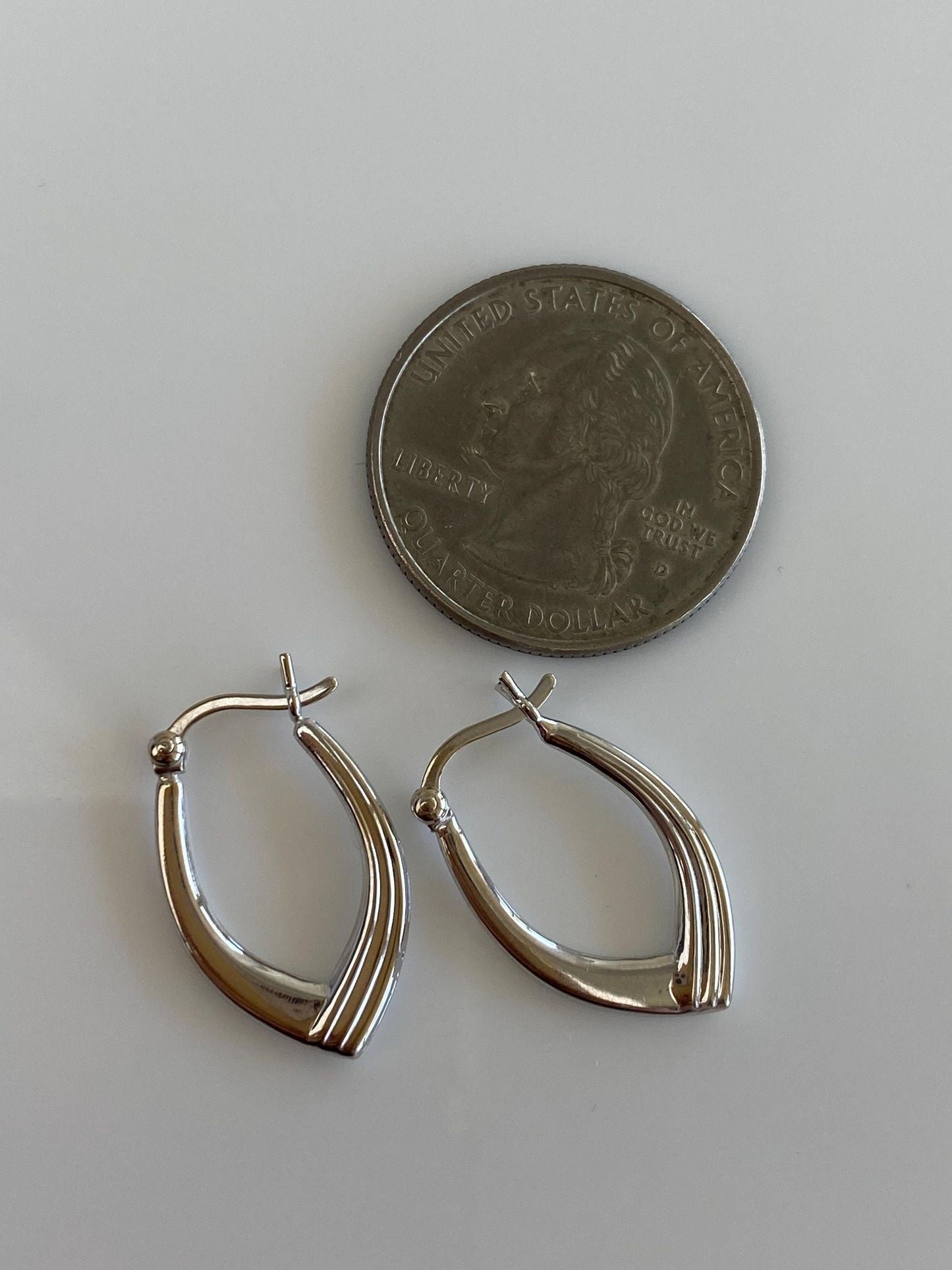 Vintage 14k White Gold Lined Chevron Hoop Earrings