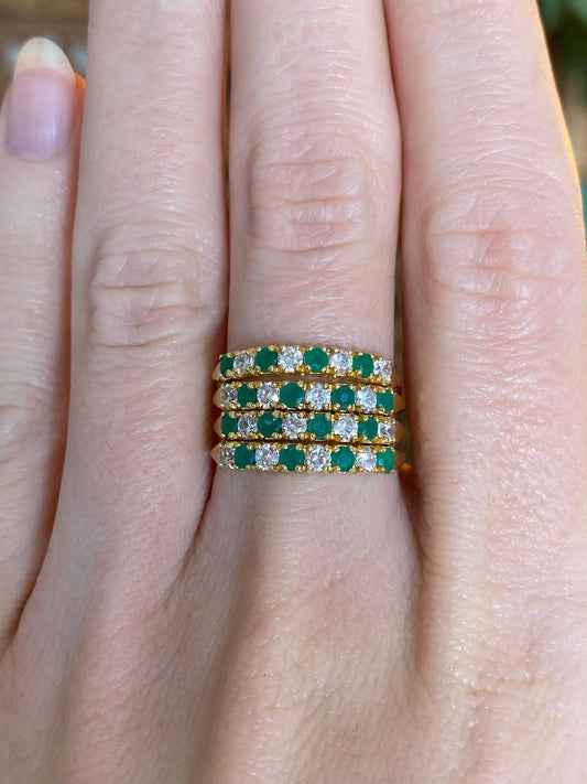 Vintage Solid 18k Yellow Gold Clear Cubic Zirconia Emerald Multiple Ring Bands Ring - Size 7.25