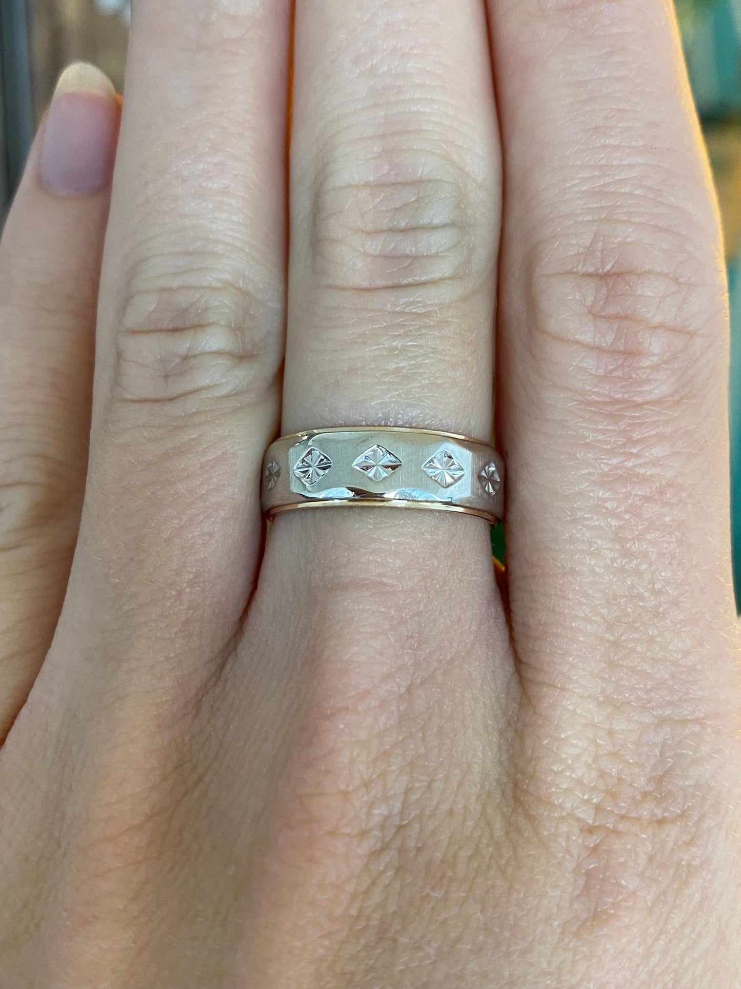 Vintage Solid 14k White & Yellow Gold Diamond Cut Ring Band - Size 6.75