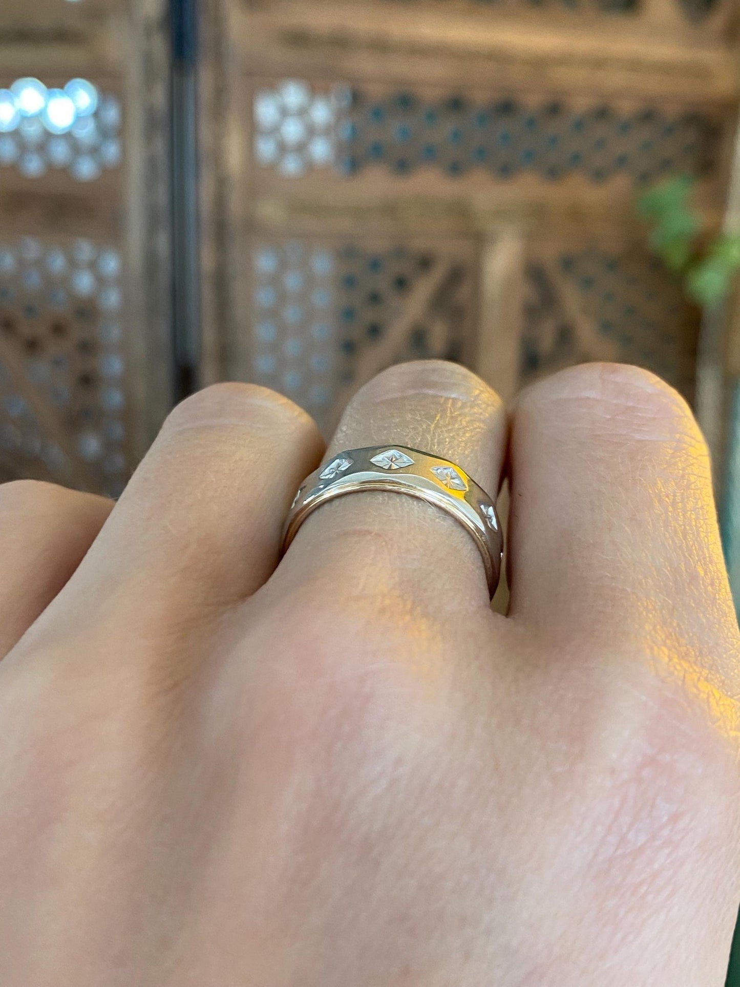 Vintage Solid 14k White & Yellow Gold Diamond Cut Ring Band - Size 6.75