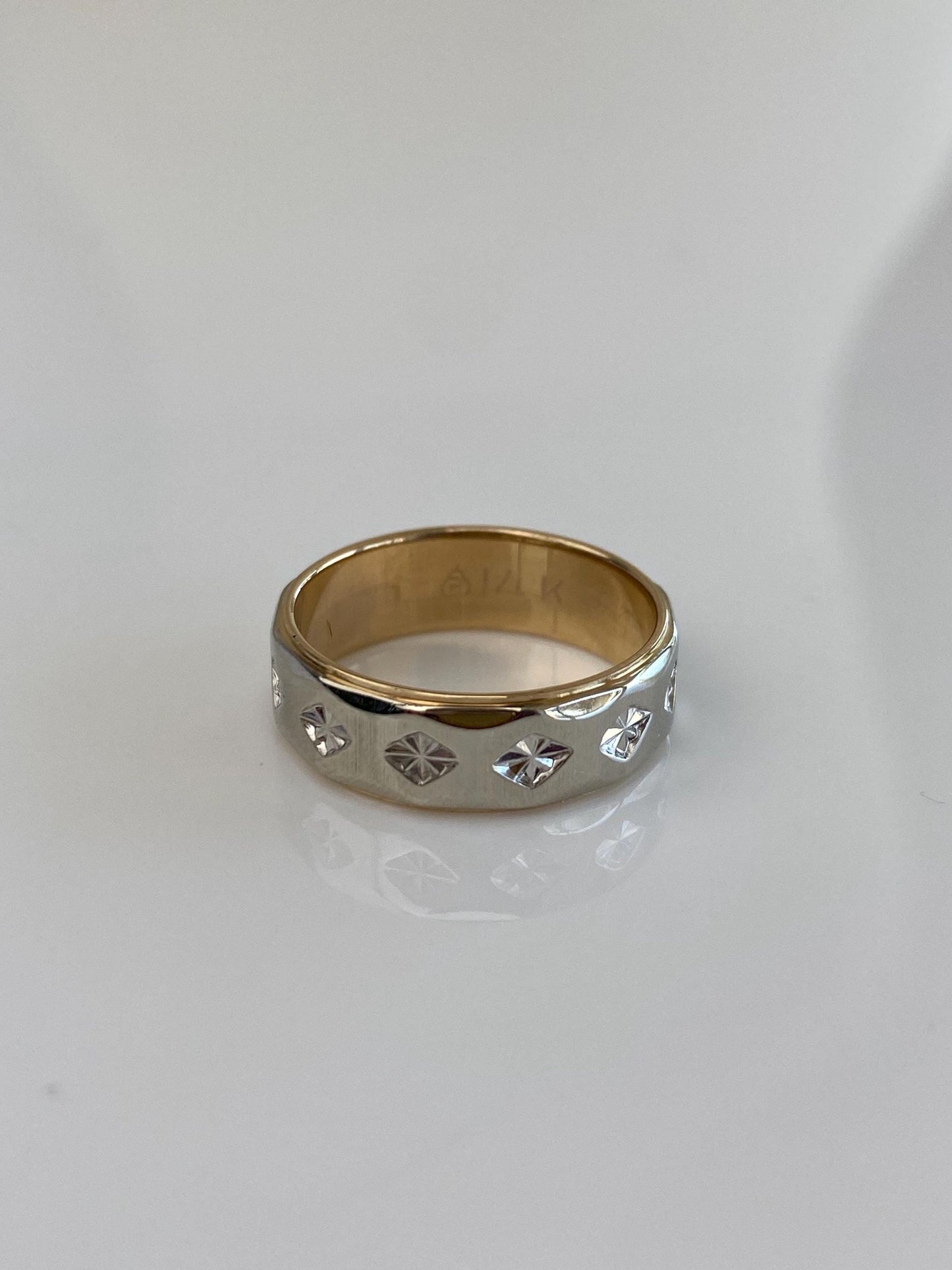 Vintage Solid 14k White & Yellow Gold Diamond Cut Ring Band - Size 6.75