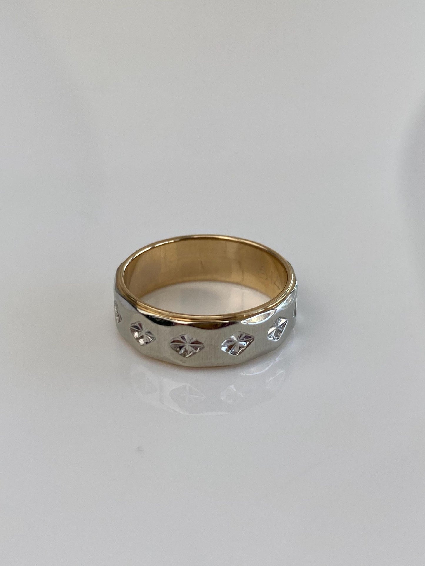 Vintage Solid 14k White & Yellow Gold Diamond Cut Ring Band - Size 6.75