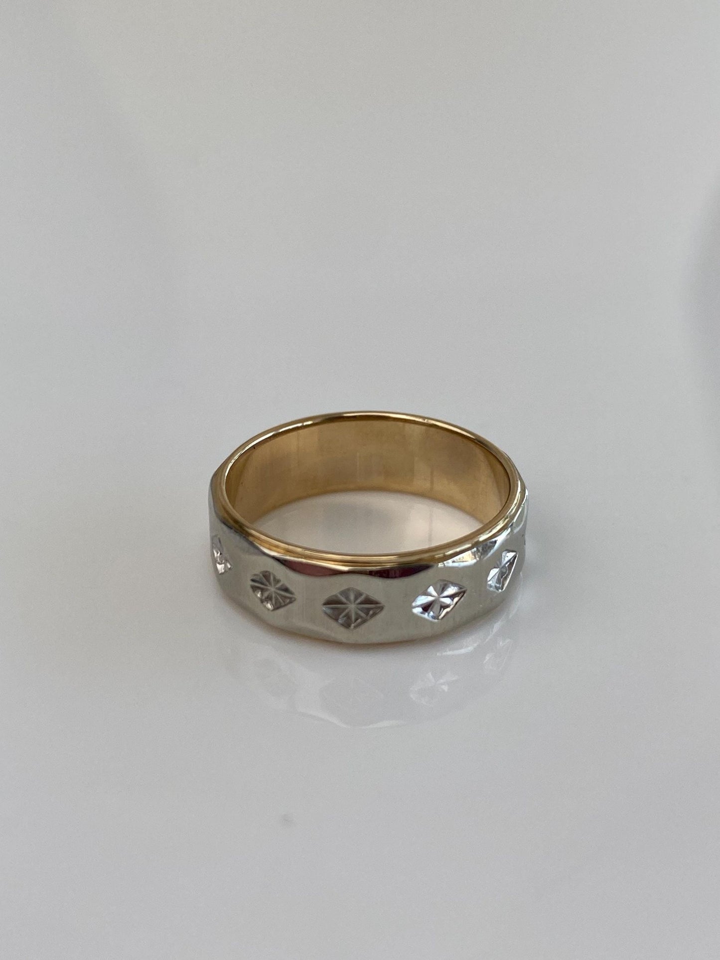 Vintage Solid 14k White & Yellow Gold Diamond Cut Ring Band - Size 6.75