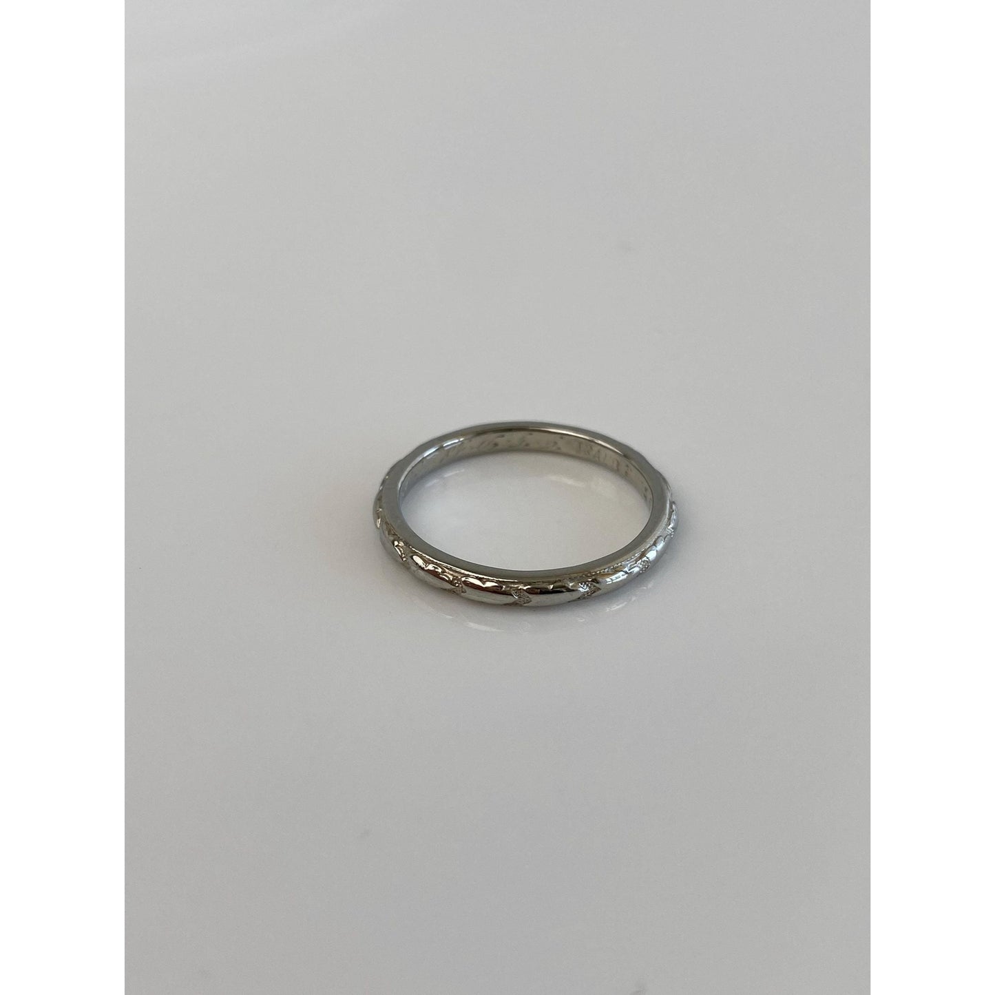Vintage Solid 18k White Gold Pattern Ring Band - Size 5