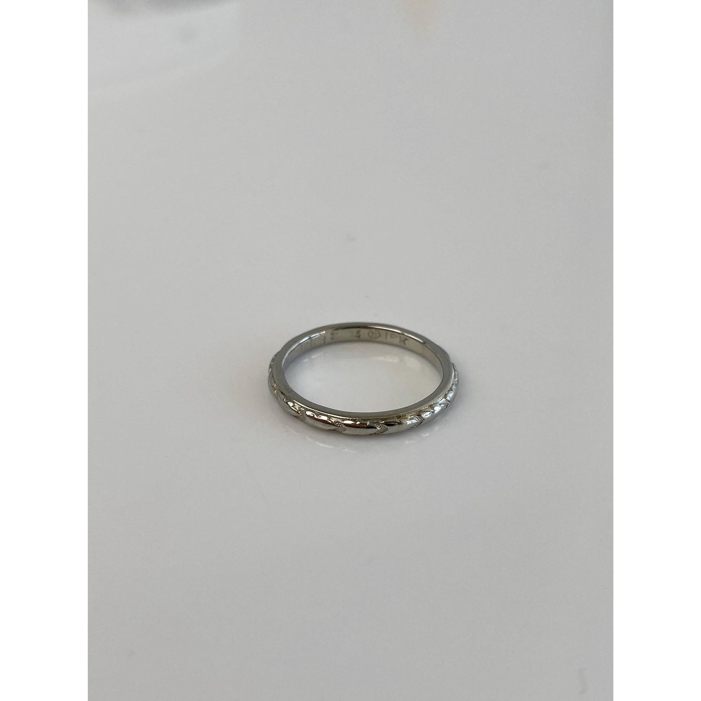 Vintage Solid 18k White Gold Pattern Ring Band - Size 5