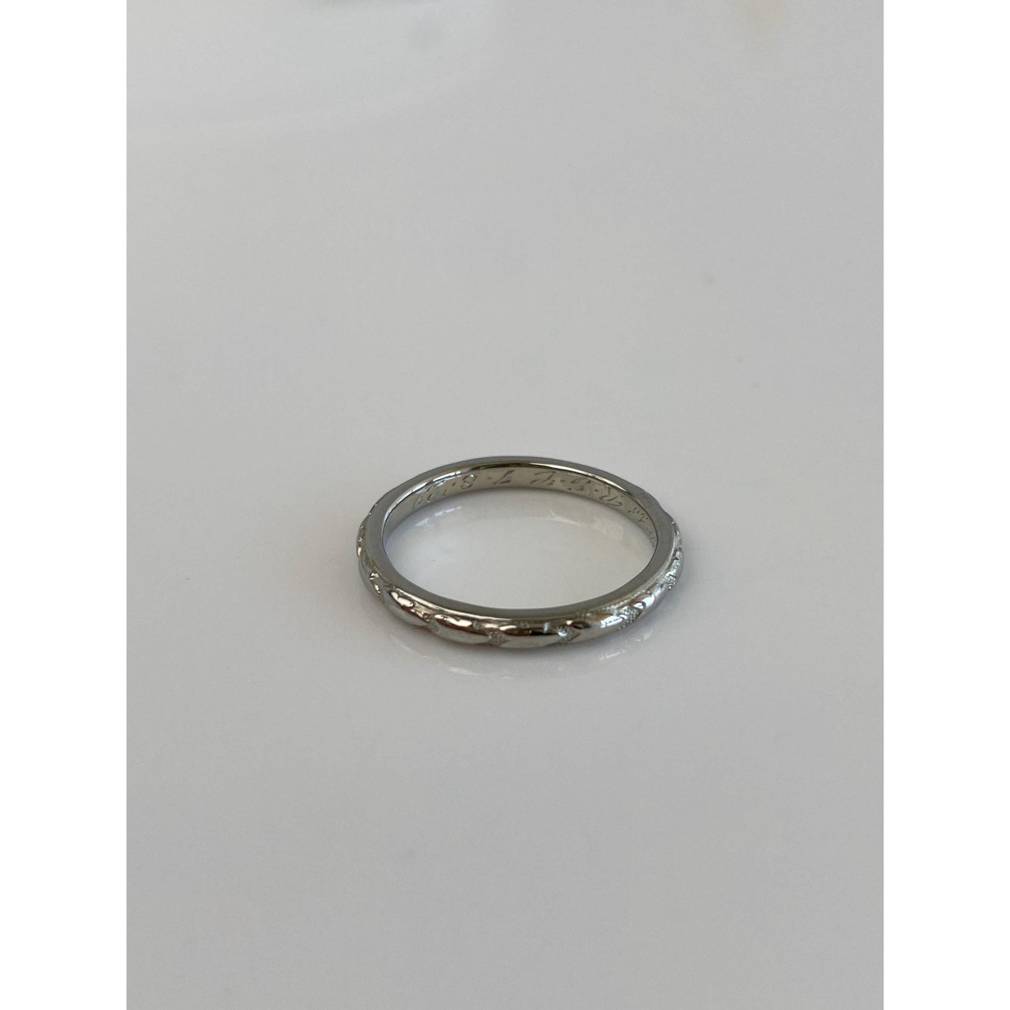 Vintage Solid 18k White Gold Pattern Ring Band - Size 5