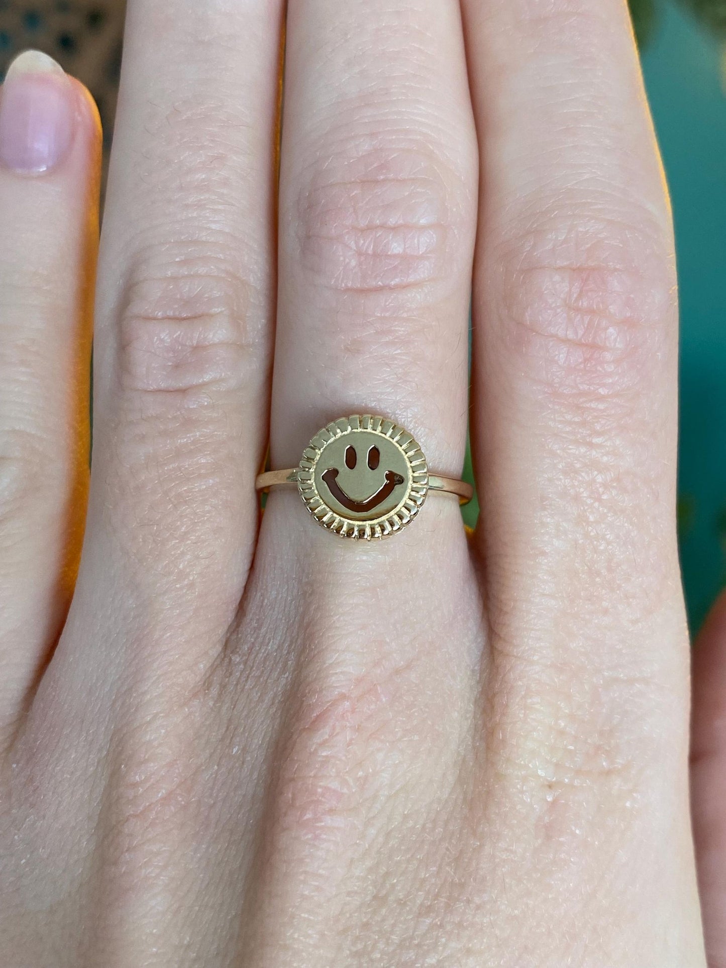 Vintage Solid 10k Yellow Gold Smiley Face Ring - Size 6.25