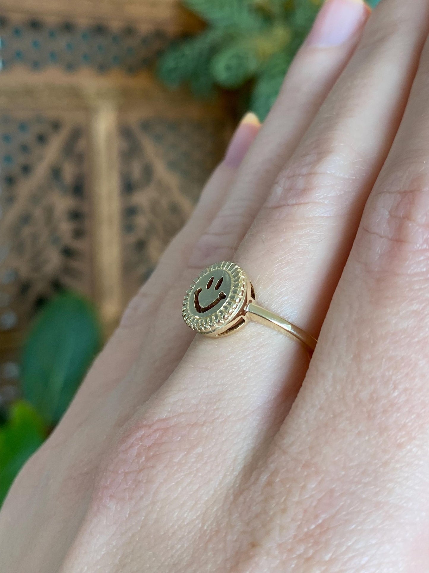 Vintage Solid 10k Yellow Gold Smiley Face Ring - Size 6.25