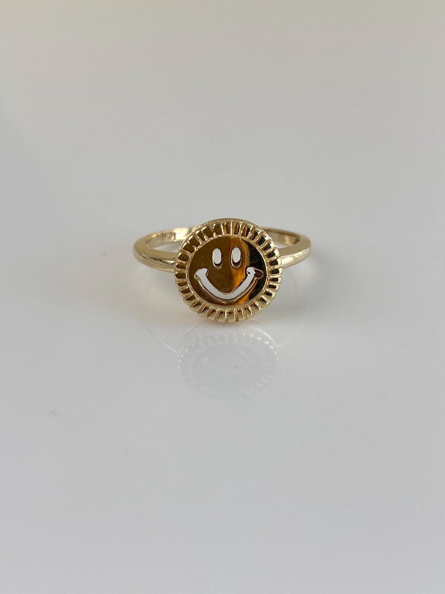 Vintage Solid 10k Yellow Gold Smiley Face Ring - Size 6.25
