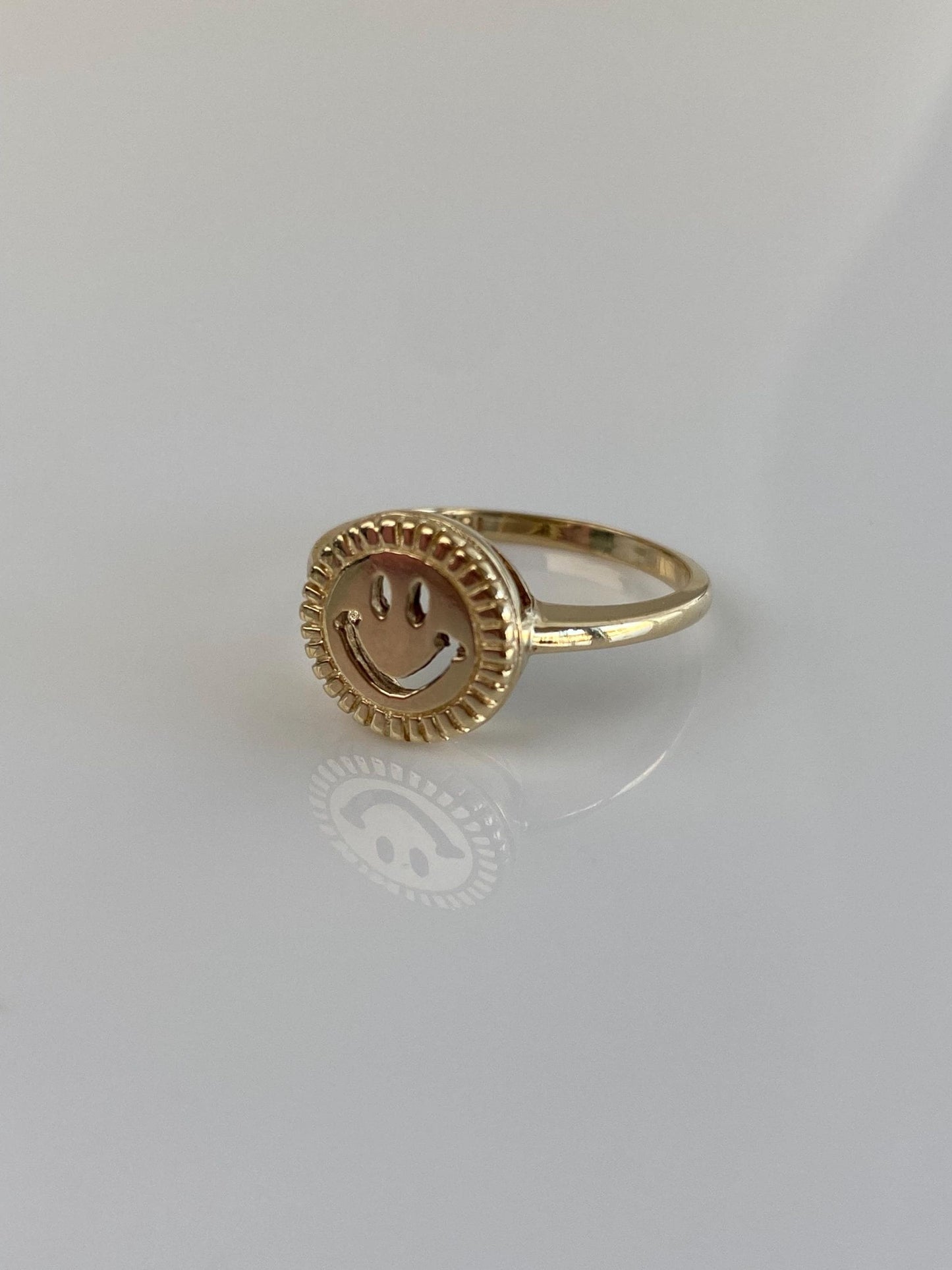 Vintage Solid 10k Yellow Gold Smiley Face Ring - Size 6.25