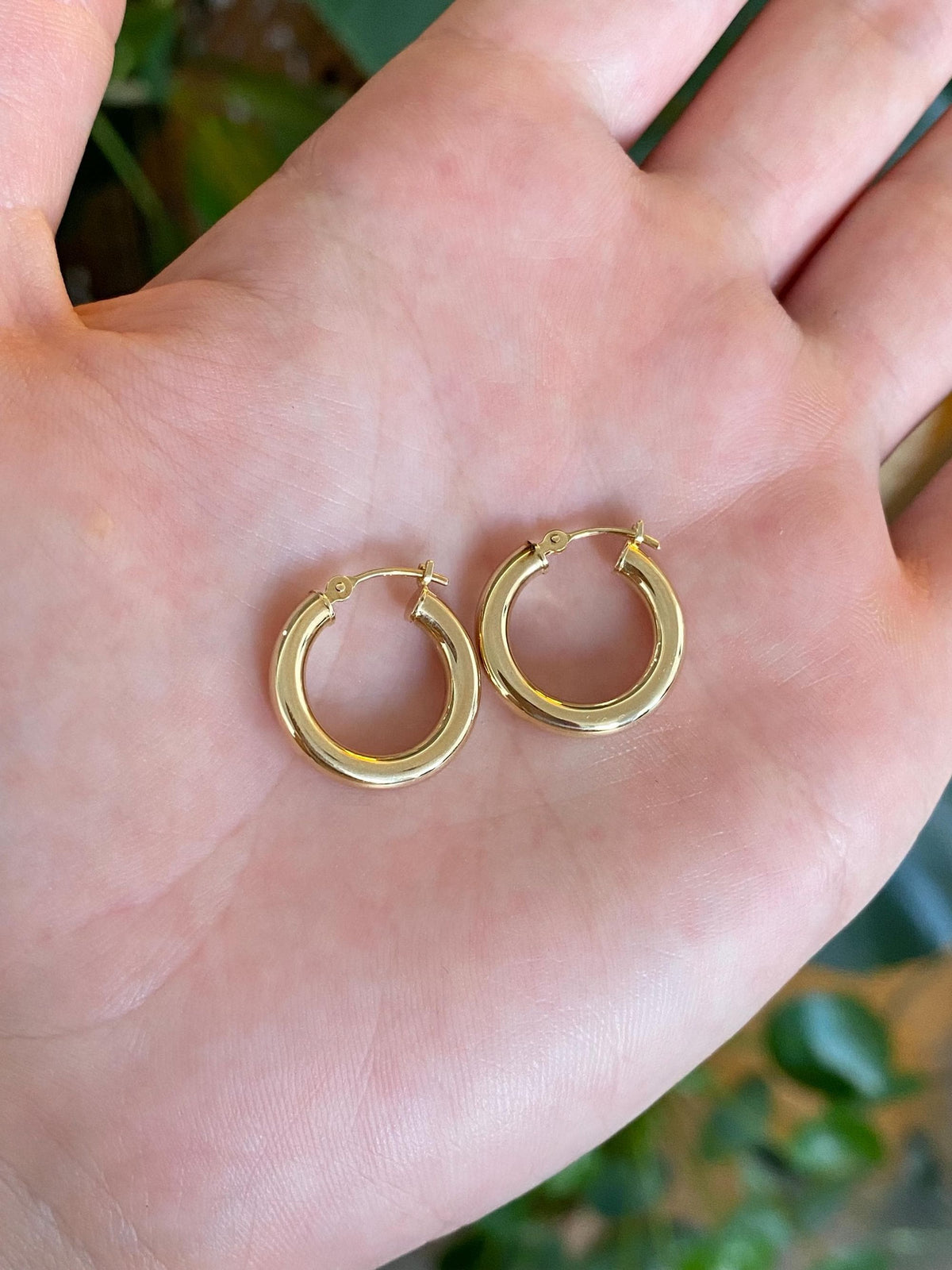 Vintage 14k Yellow Gold Hoop Earrings