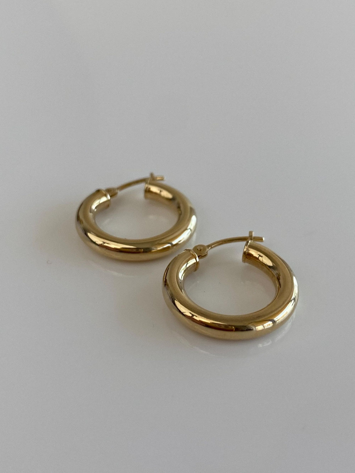 Vintage 14k Yellow Gold Hoop Earrings