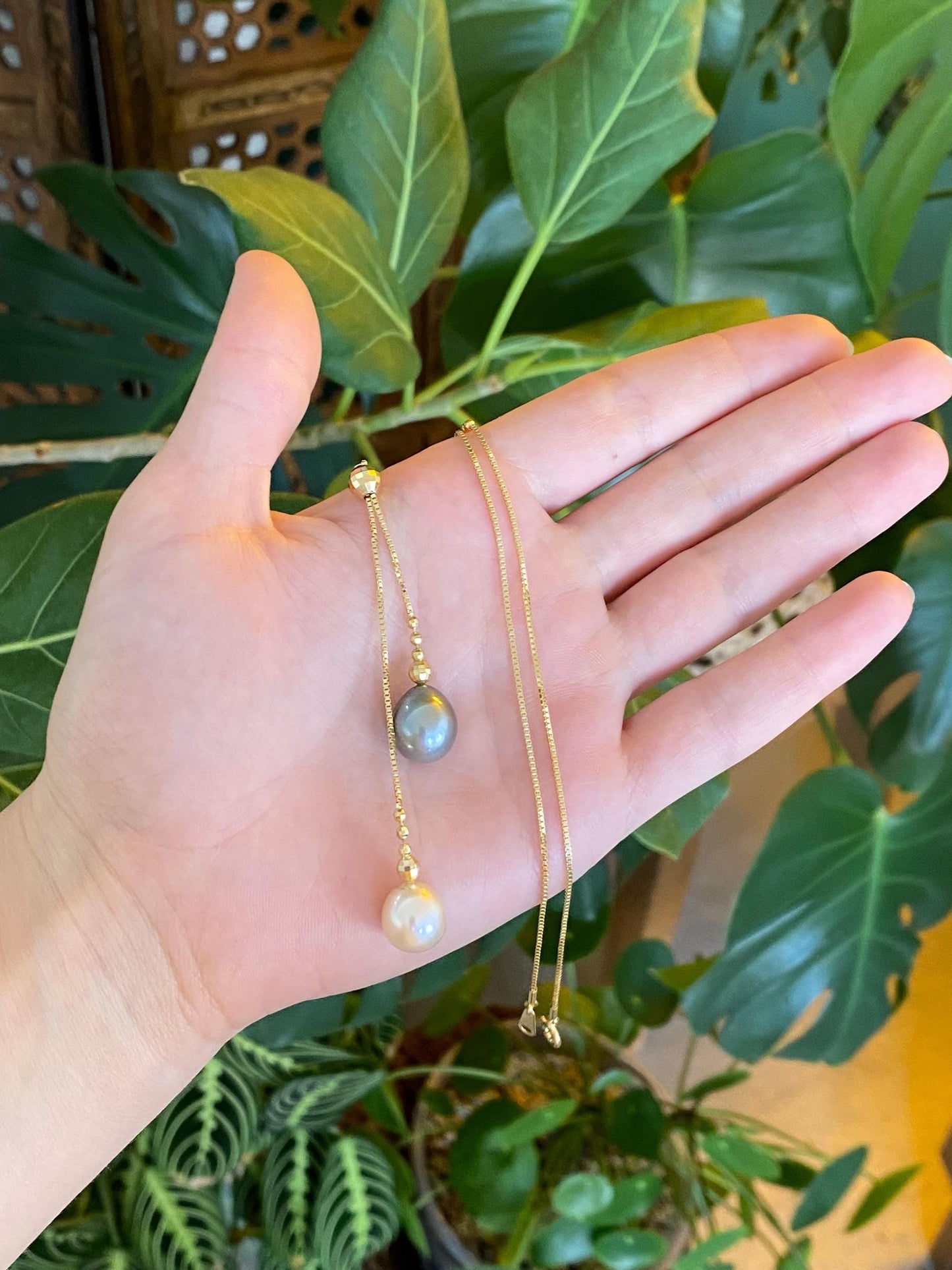 Solid 18k Yellow Gold White & Peacock Pearl Box Chain Lariat Necklace - 21.5 inches