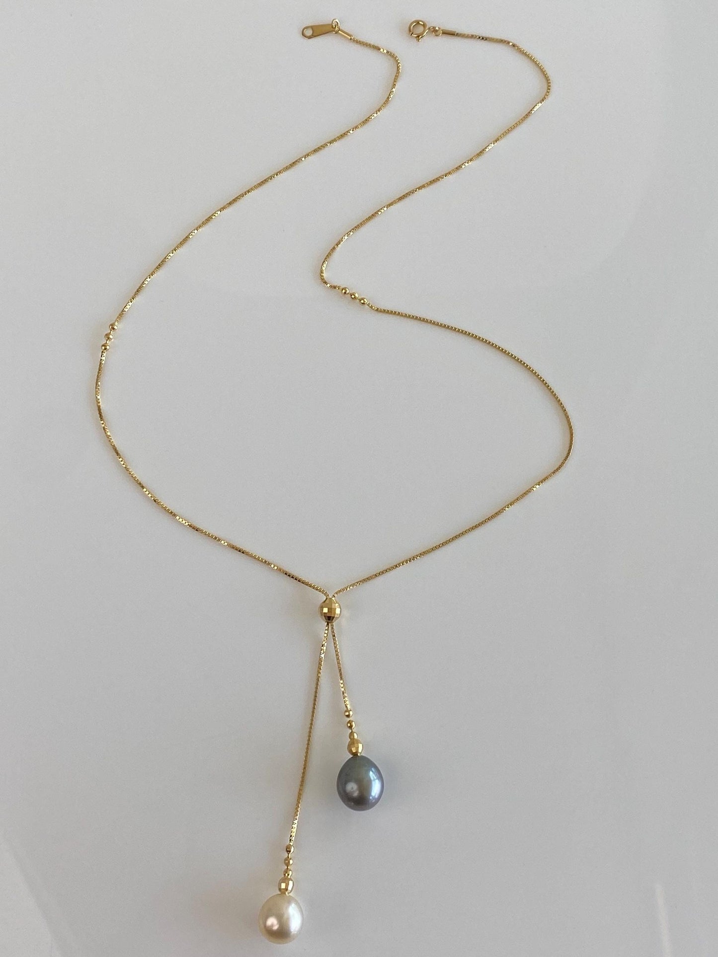 Solid 18k Yellow Gold White & Peacock Pearl Box Chain Lariat Necklace - 21.5 inches