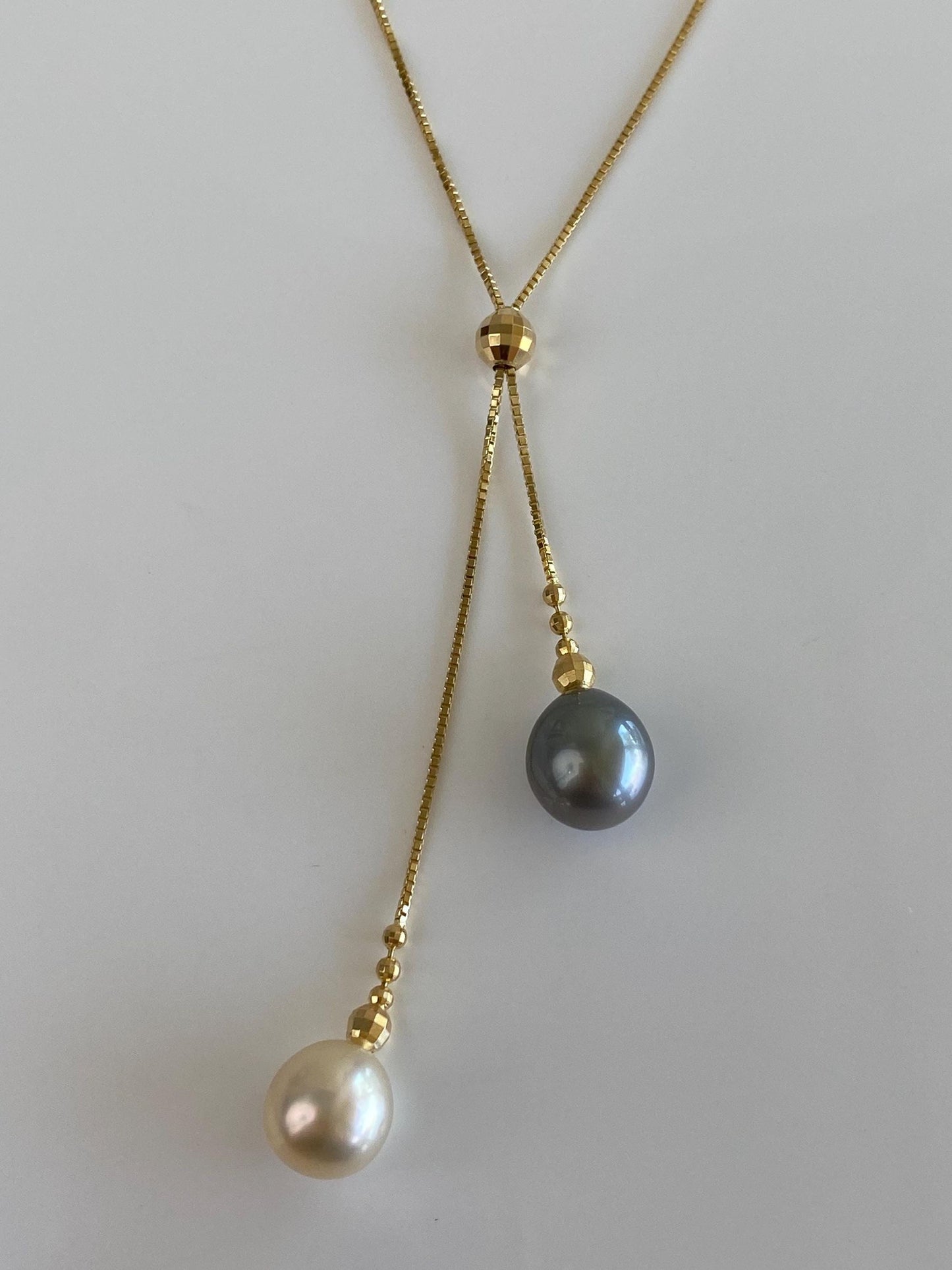 Solid 18k Yellow Gold White & Peacock Pearl Box Chain Lariat Necklace - 21.5 inches