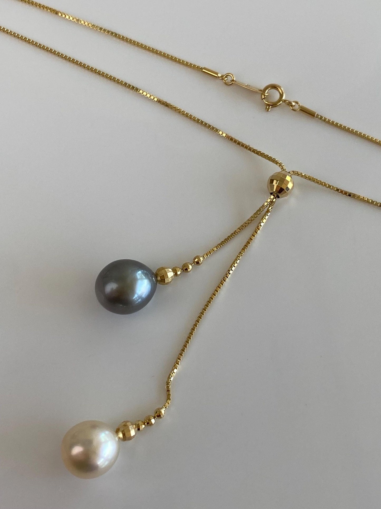 Solid 18k Yellow Gold White & Peacock Pearl Box Chain Lariat Necklace - 21.5 inches