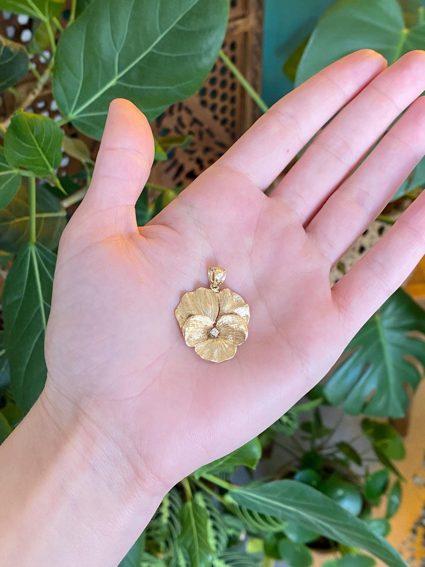 Vintage Solid 14k Yellow Gold Diamond Flower Charm