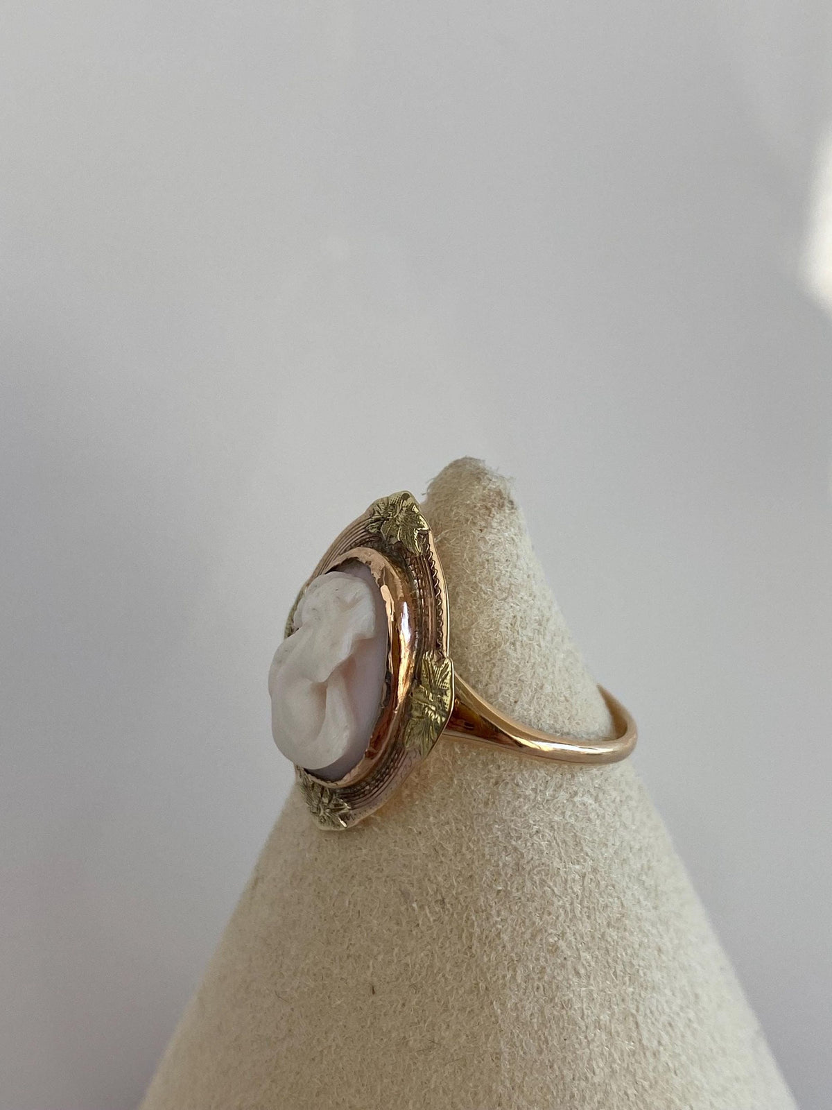 Vintage Solid 10k Rose & Yellow Gold Cameo Ring - Size 7.75