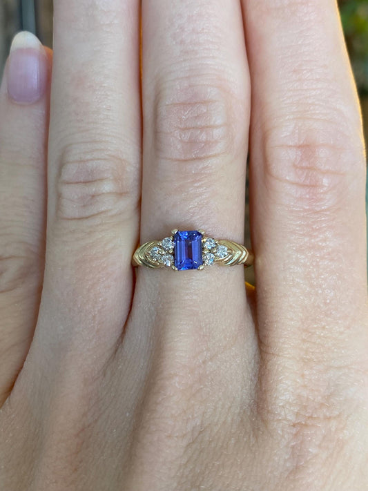 Vintage Solid 14k Yellow Gold Diamond Tanzanite Designed Ring - Size 7.5
