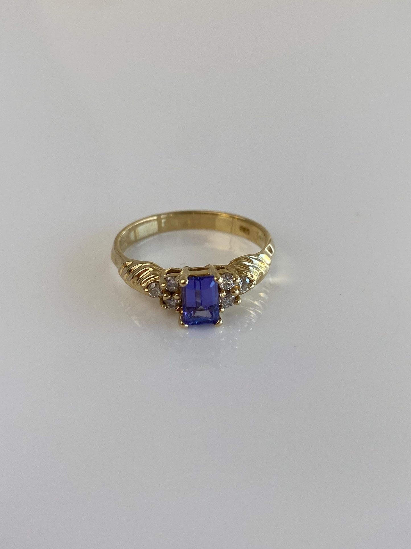 Vintage Solid 14k Yellow Gold Diamond Tanzanite Designed Ring - Size 7.5