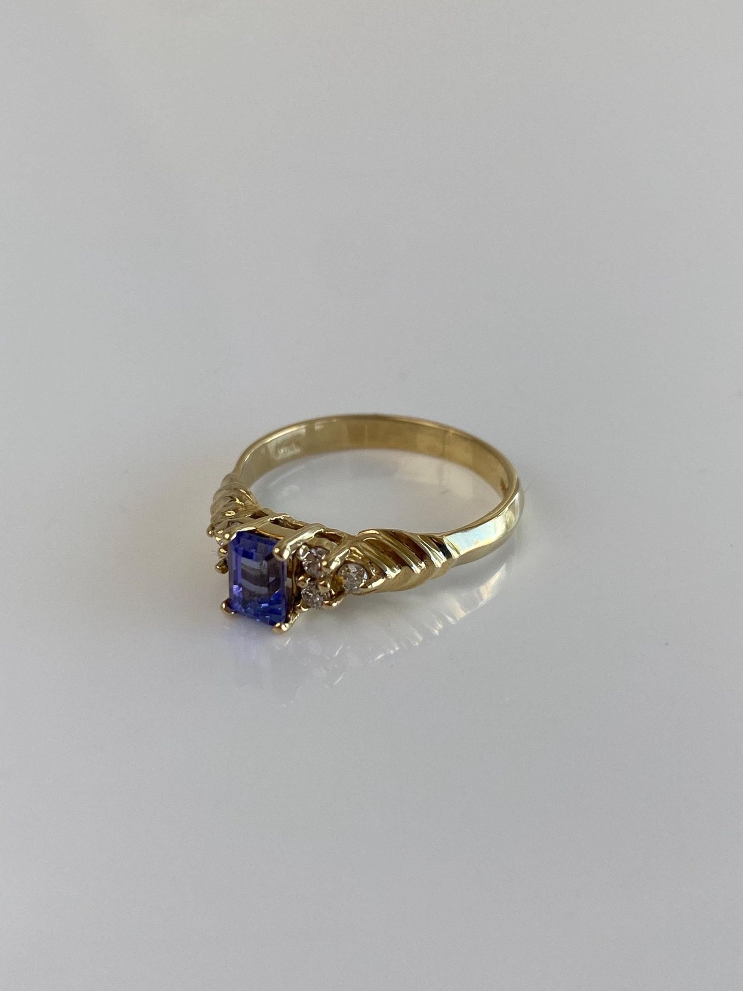 Vintage Solid 14k Yellow Gold Diamond Tanzanite Designed Ring - Size 7.5