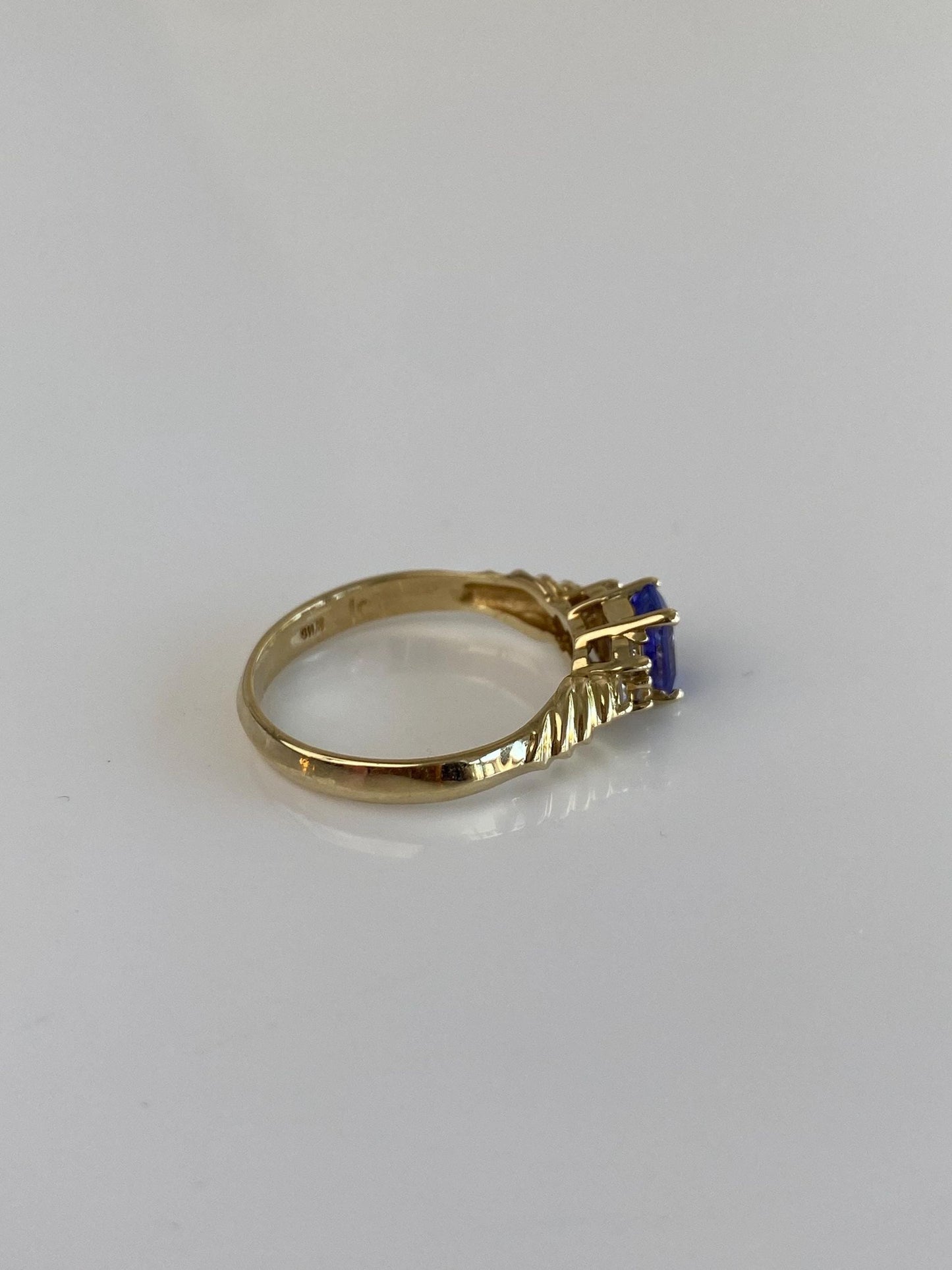 Vintage Solid 14k Yellow Gold Diamond Tanzanite Designed Ring - Size 7.5