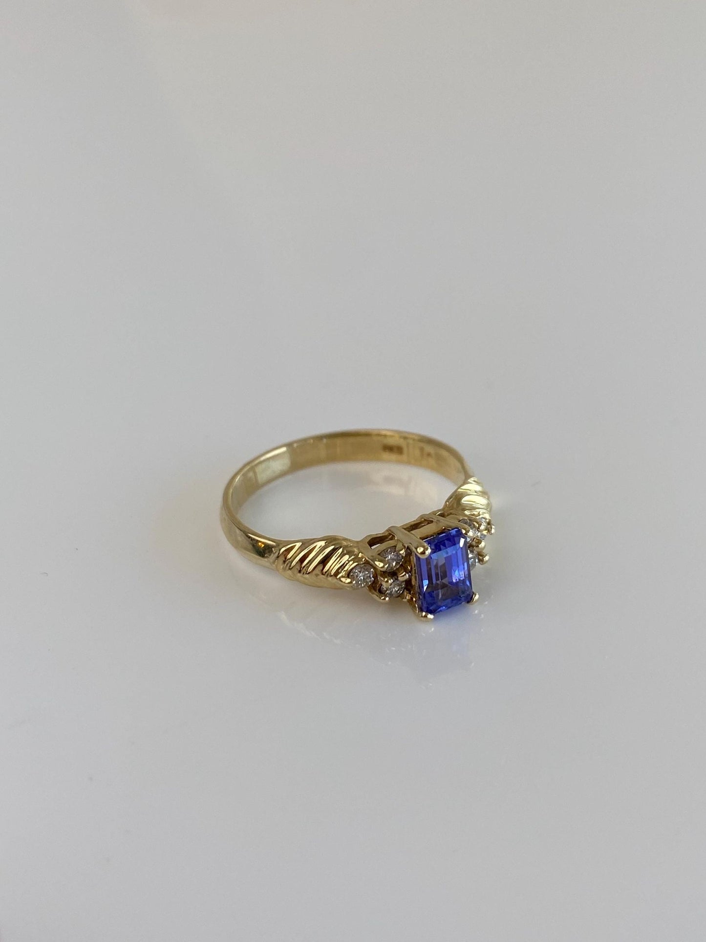 Vintage Solid 14k Yellow Gold Diamond Tanzanite Designed Ring - Size 7.5