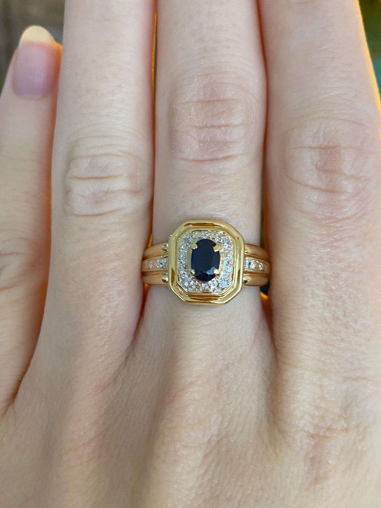 Vintage Solid 18k Yellow Gold Diamond Halo Blue Sapphire Ring - Size 6.5