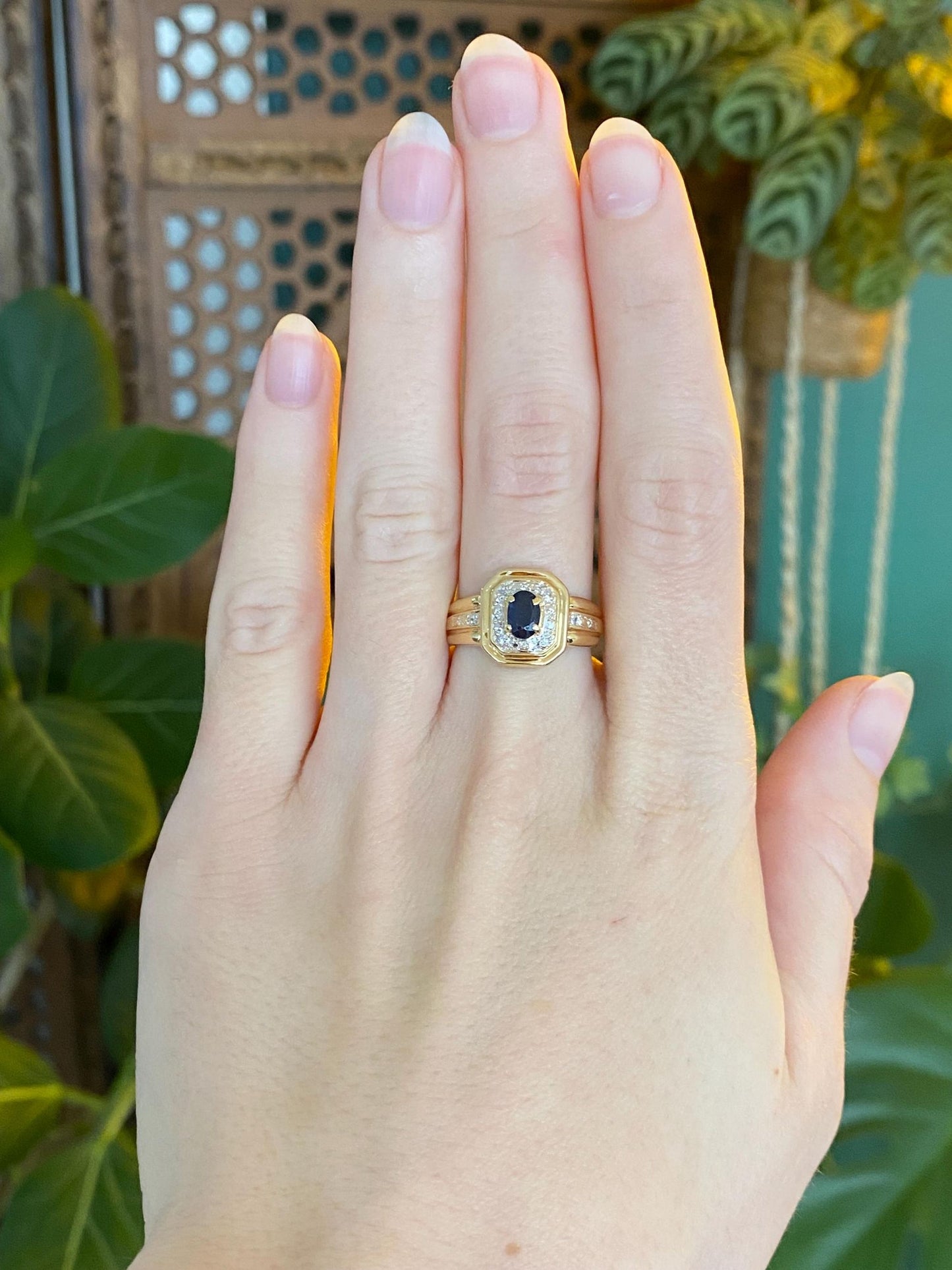 Vintage Solid 18k Yellow Gold Diamond Halo Blue Sapphire Ring - Size 6.5