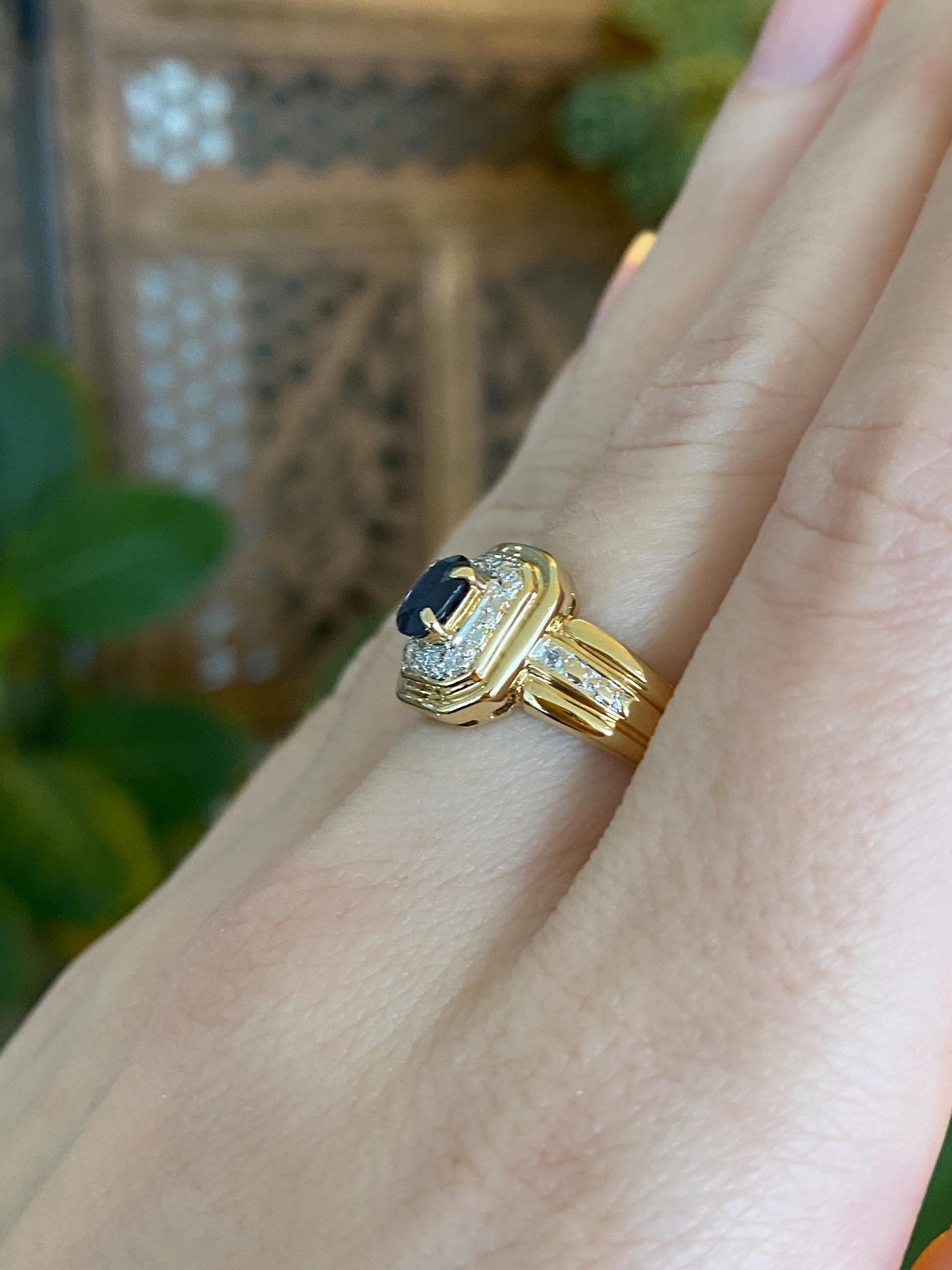 Vintage Solid 18k Yellow Gold Diamond Halo Blue Sapphire Ring - Size 6.5