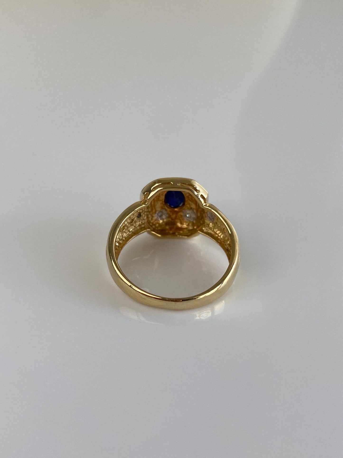 Vintage Solid 18k Yellow Gold Diamond Halo Blue Sapphire Ring - Size 6.5