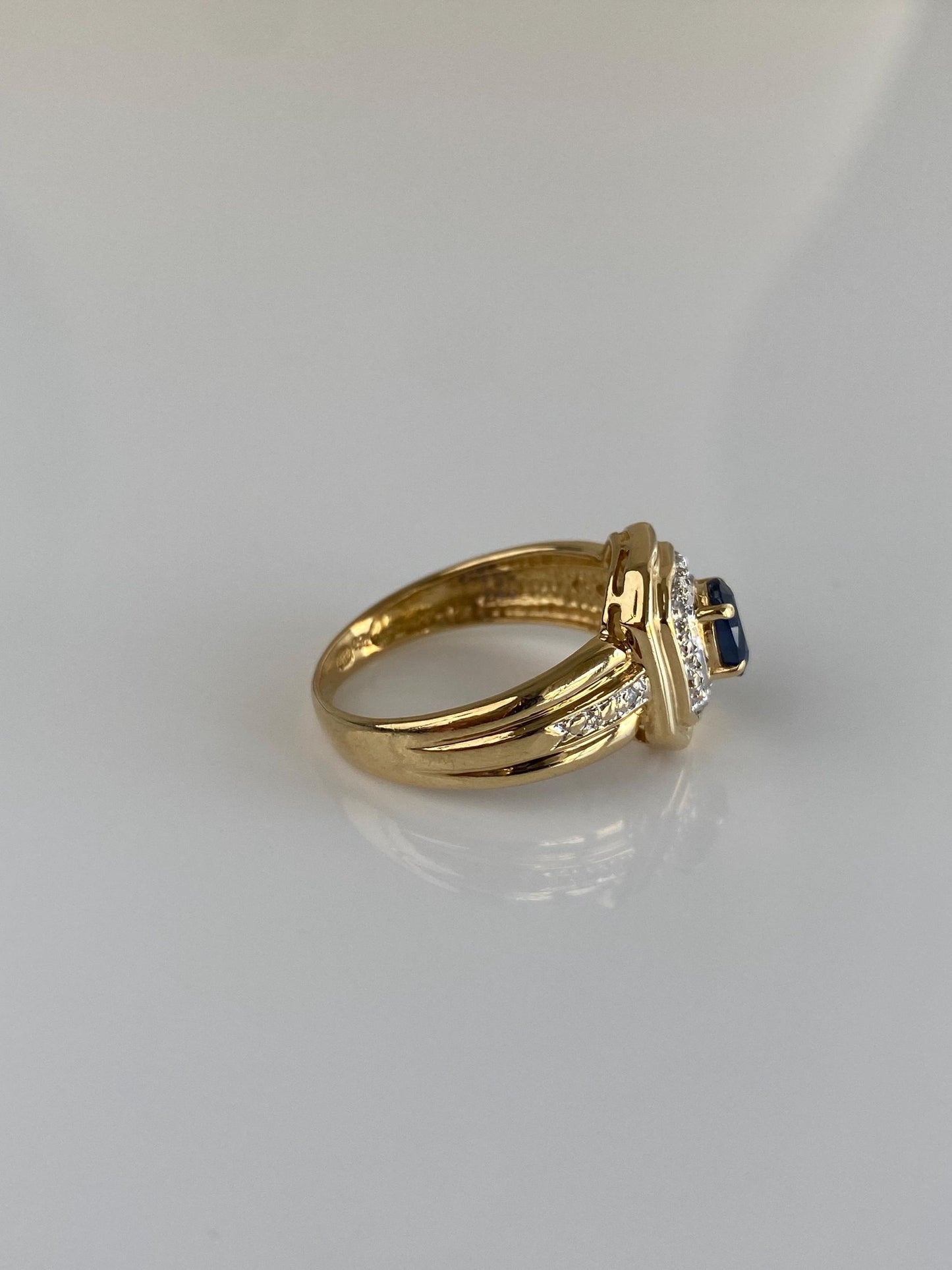 Vintage Solid 18k Yellow Gold Diamond Halo Blue Sapphire Ring - Size 6.5