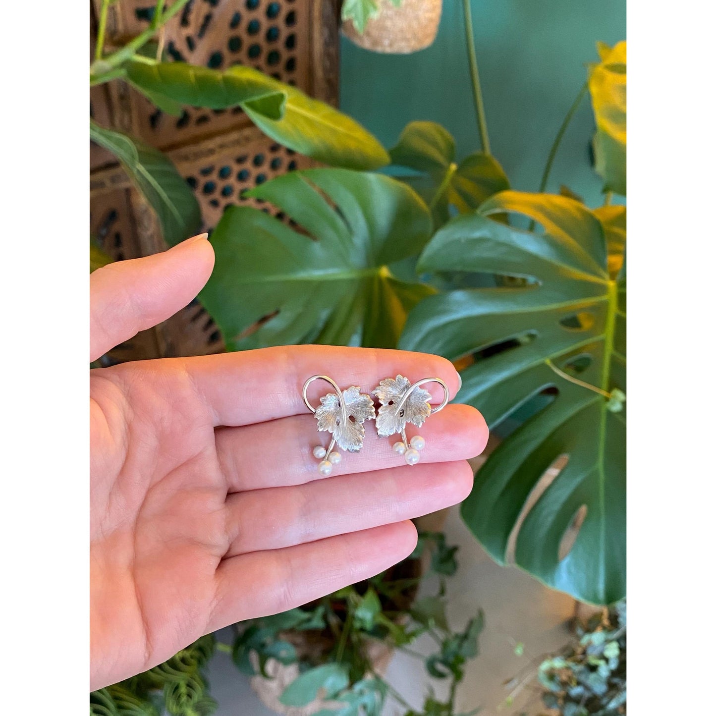 Vintage Solid 14k White Gold Pearl Grape Leaves Stud Earrings