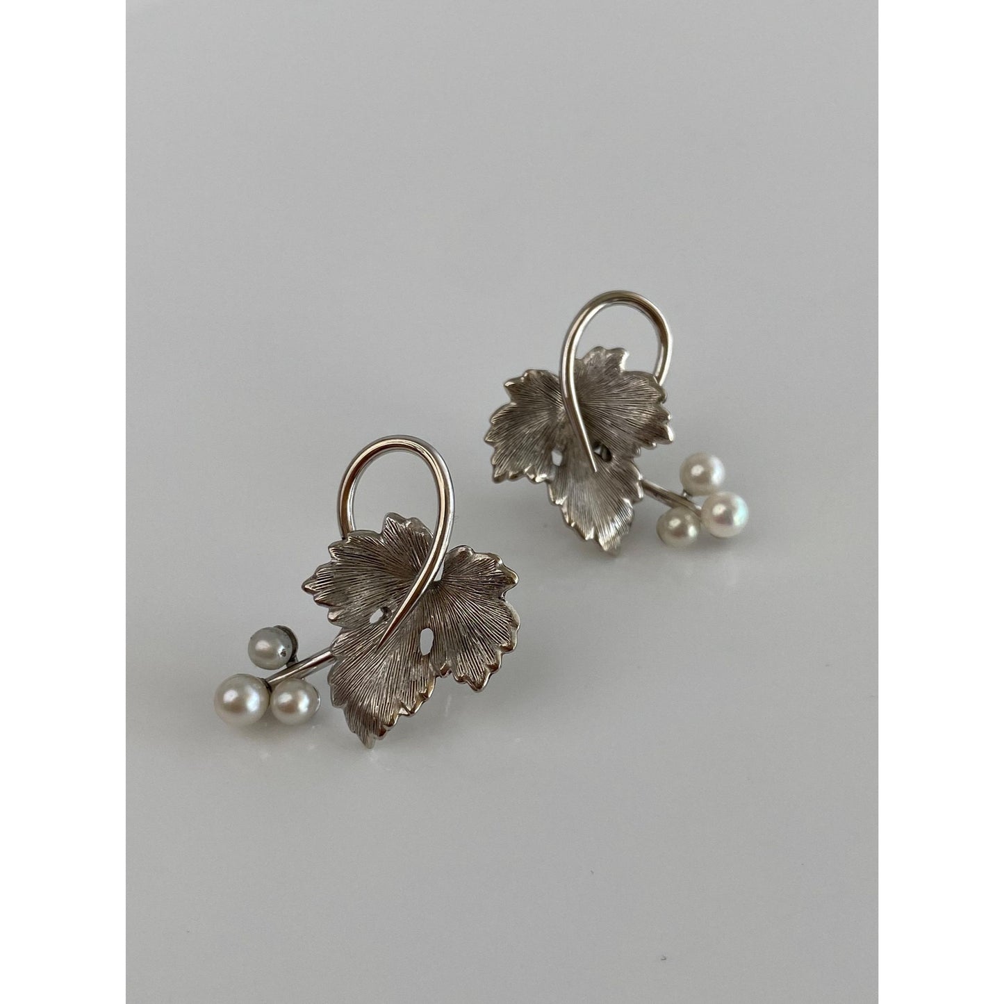 Vintage Solid 14k White Gold Pearl Grape Leaves Stud Earrings