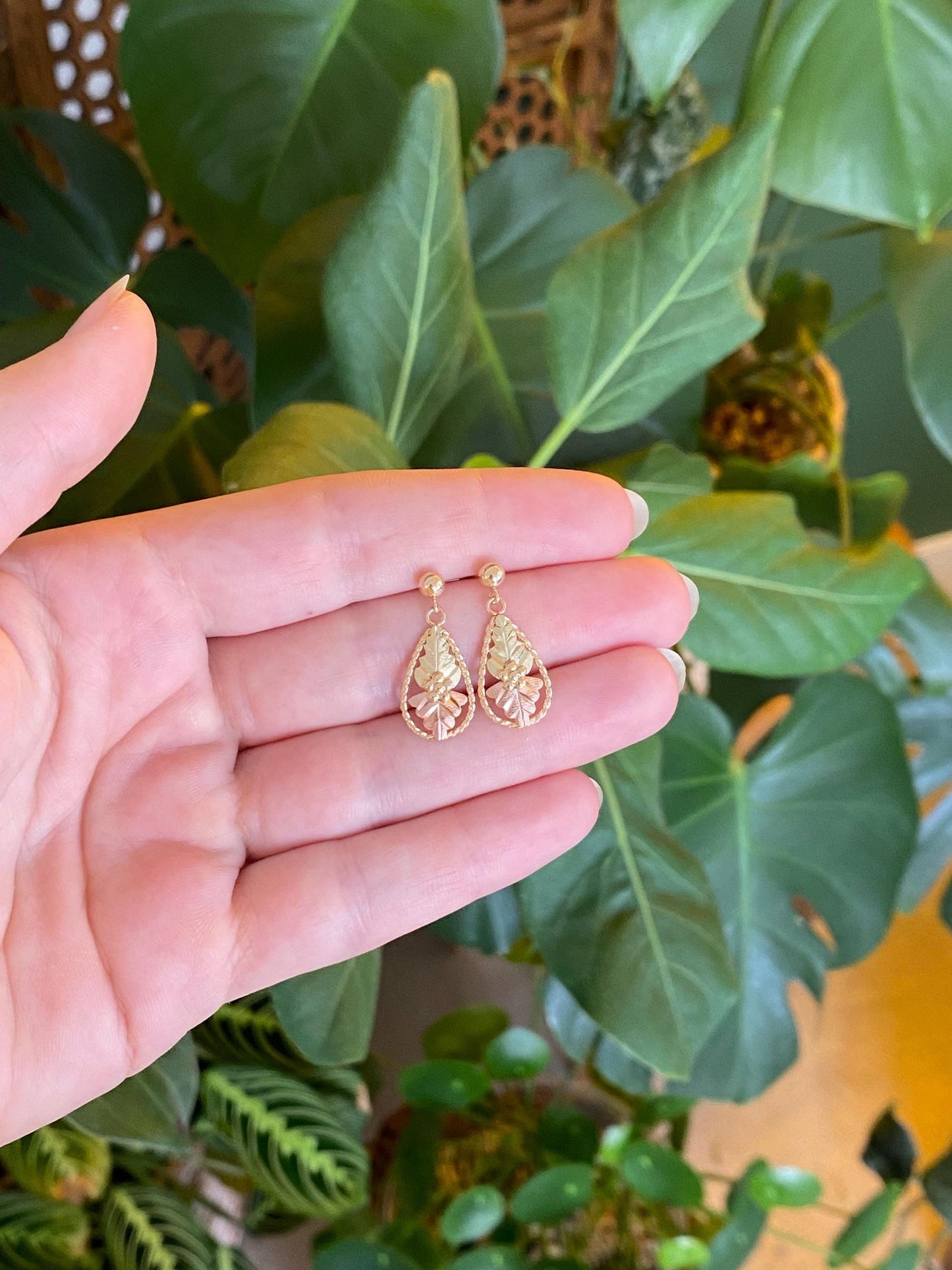 Vintage Solid 10k Black Hills Gold Leaves Dangle Stud Earrings