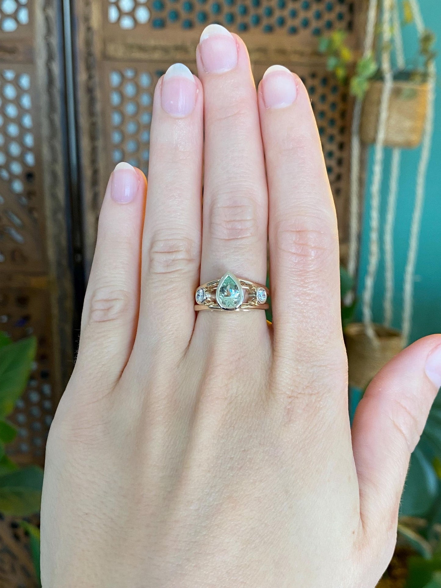 Solid 14k Yellow Gold Diamond Light Green Quartz Ring - Size 6