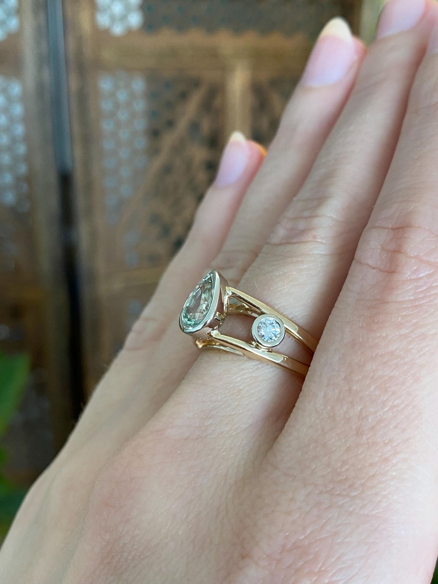 Solid 14k Yellow Gold Diamond Light Green Quartz Ring - Size 6