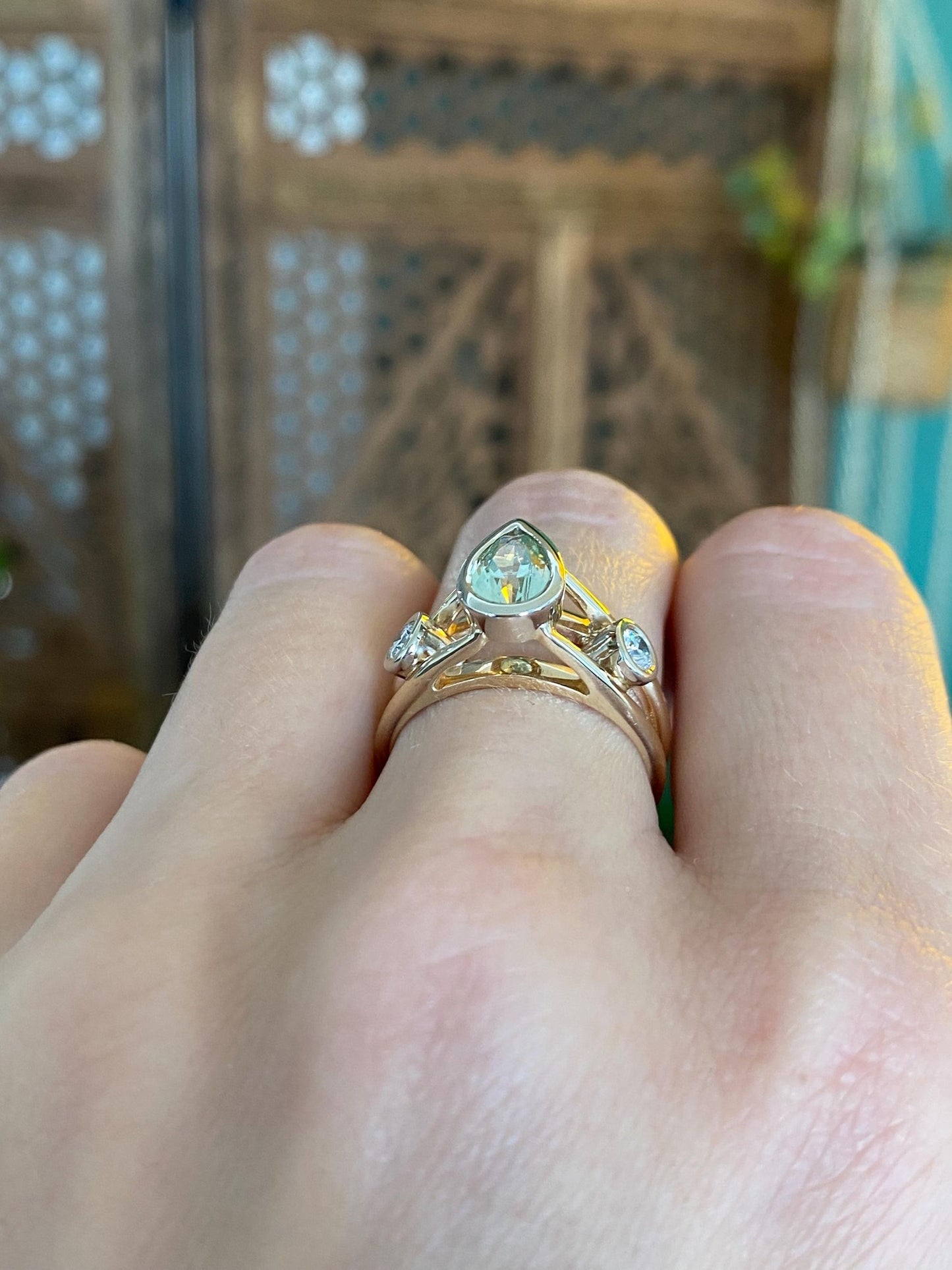 Solid 14k Yellow Gold Diamond Light Green Quartz Ring - Size 6