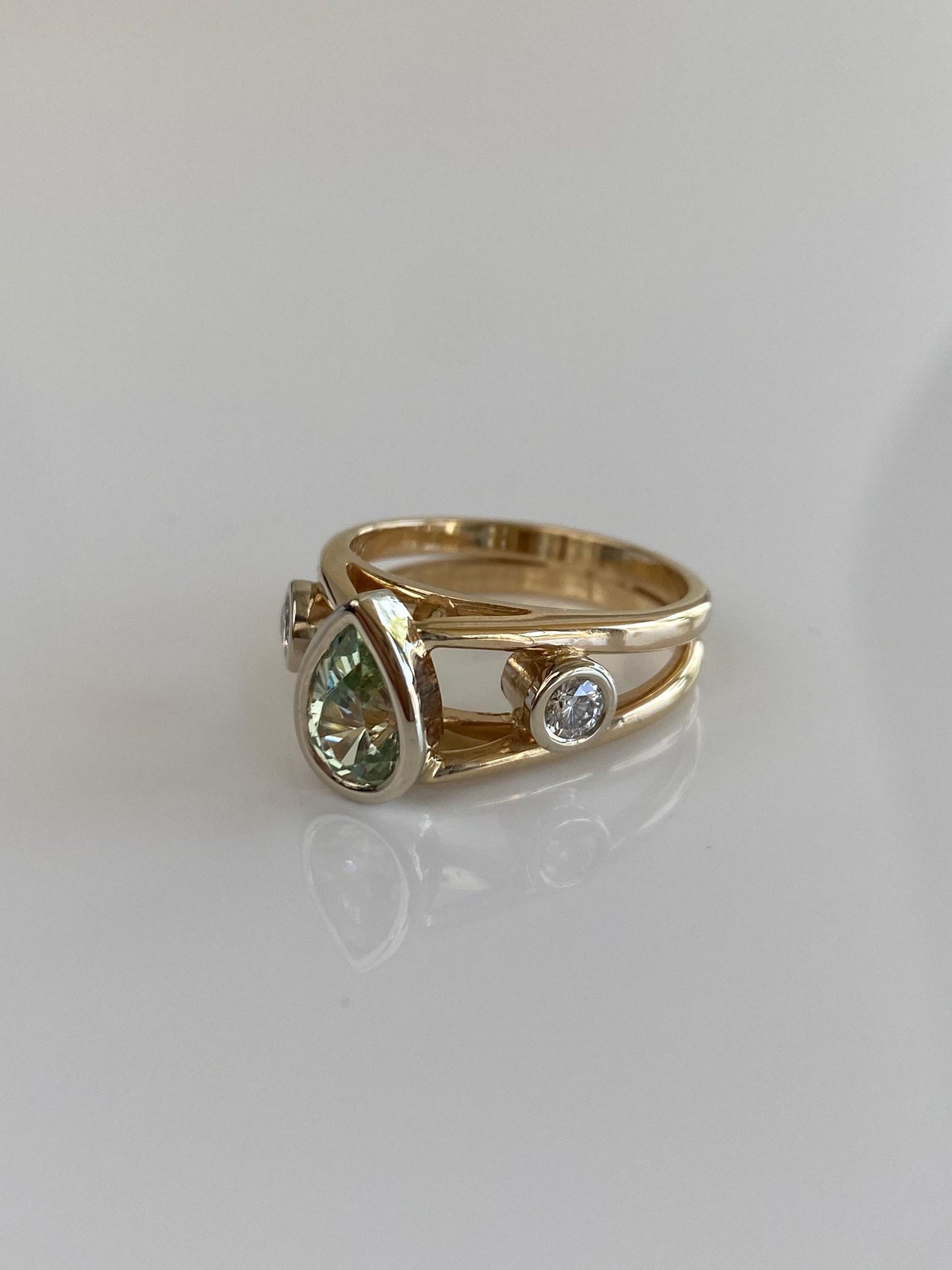 Solid 14k Yellow Gold Diamond Light Green Quartz Ring - Size 6