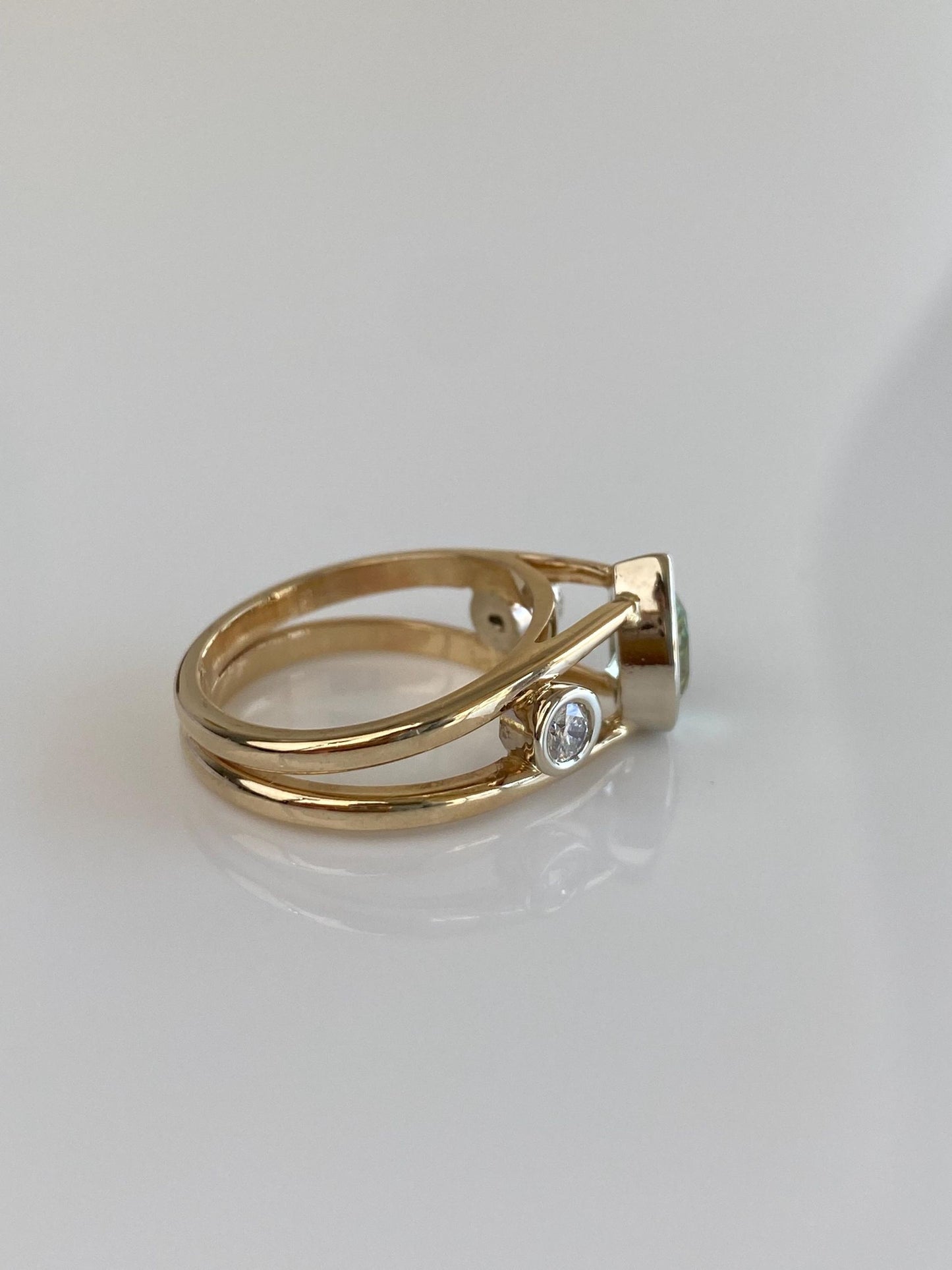 Solid 14k Yellow Gold Diamond Light Green Quartz Ring - Size 6