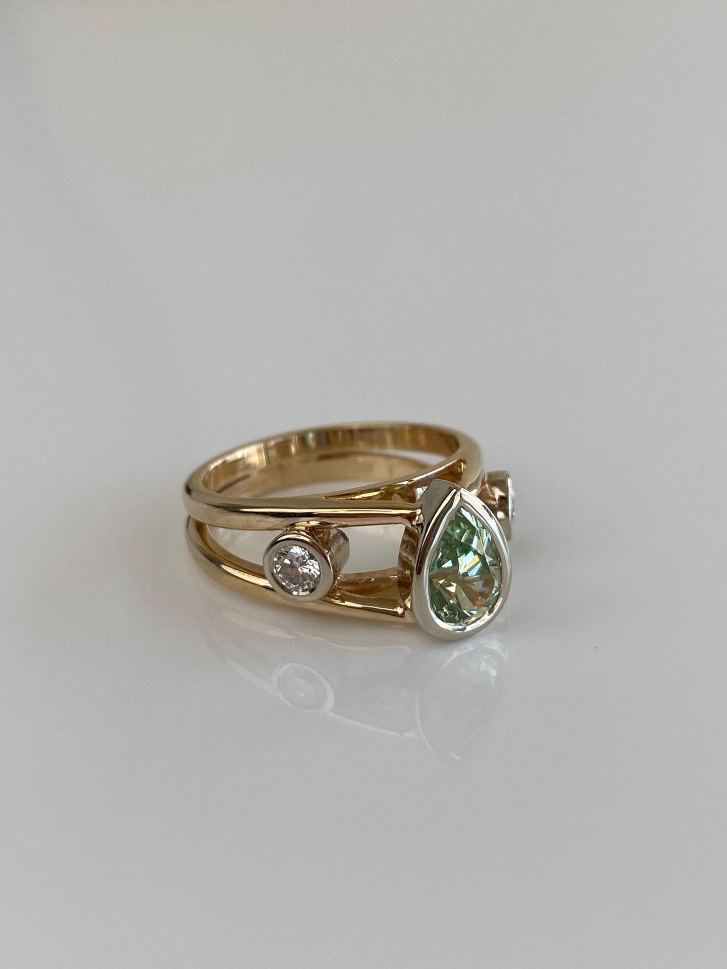 Solid 14k Yellow Gold Diamond Light Green Quartz Ring - Size 6