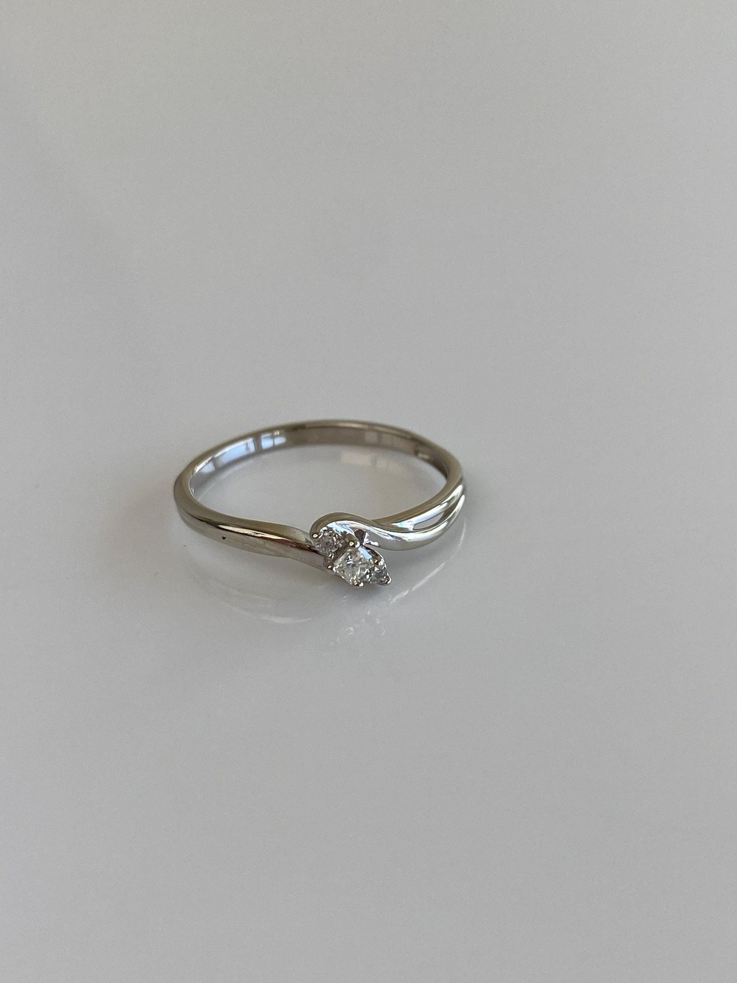 Vintage Solid 10k White Gold Diamond Ring - Size 6.5