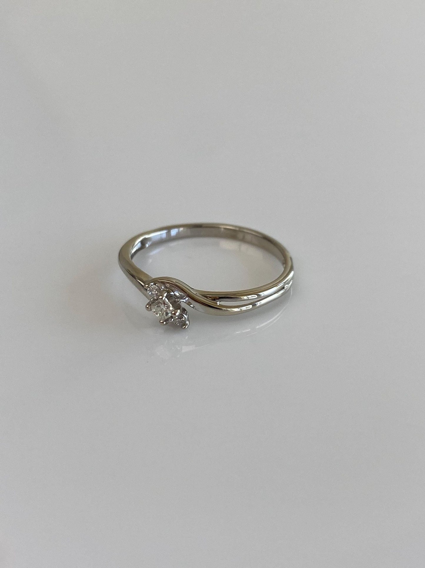 Vintage Solid 10k White Gold Diamond Ring - Size 6.5