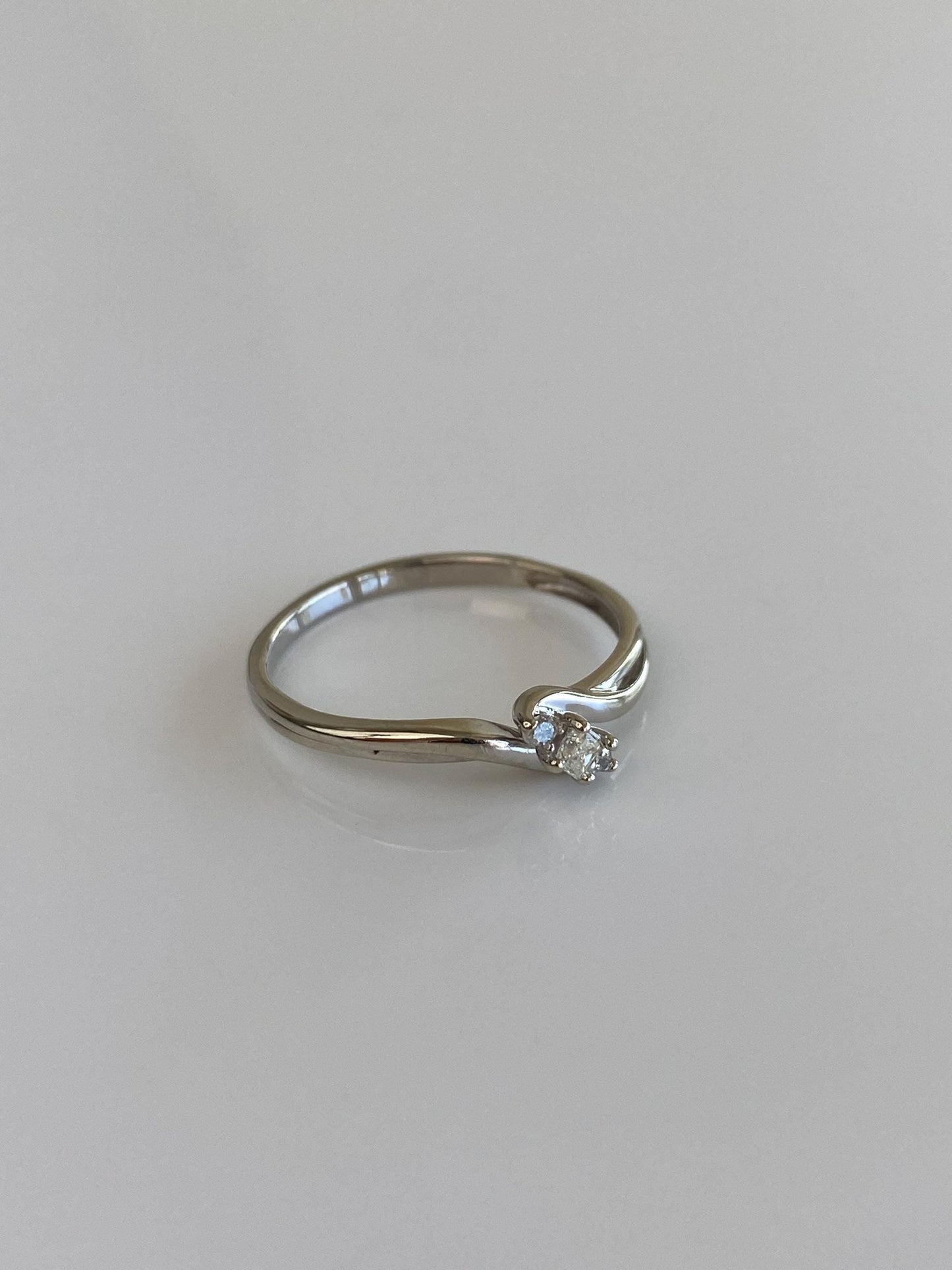 Vintage Solid 10k White Gold Diamond Ring - Size 6.5