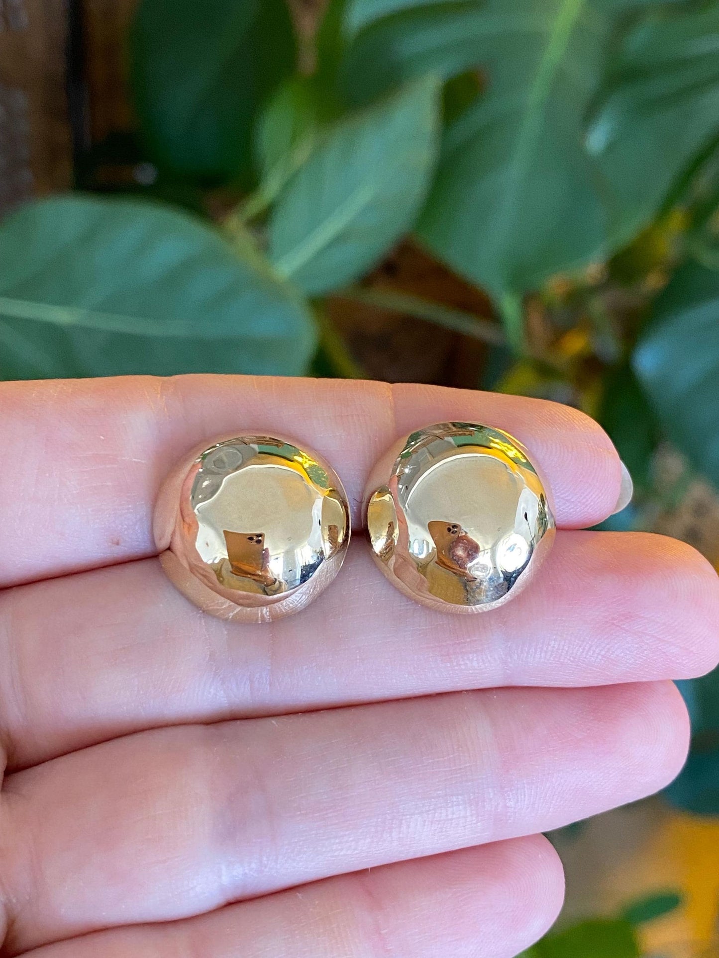 Vintage 14k Yellow Gold Hammered Dome Stud Earrings