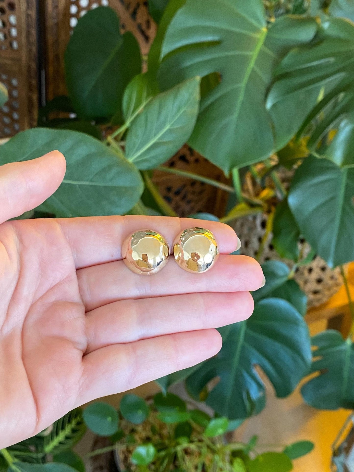 Vintage 14k Yellow Gold Hammered Dome Stud Earrings