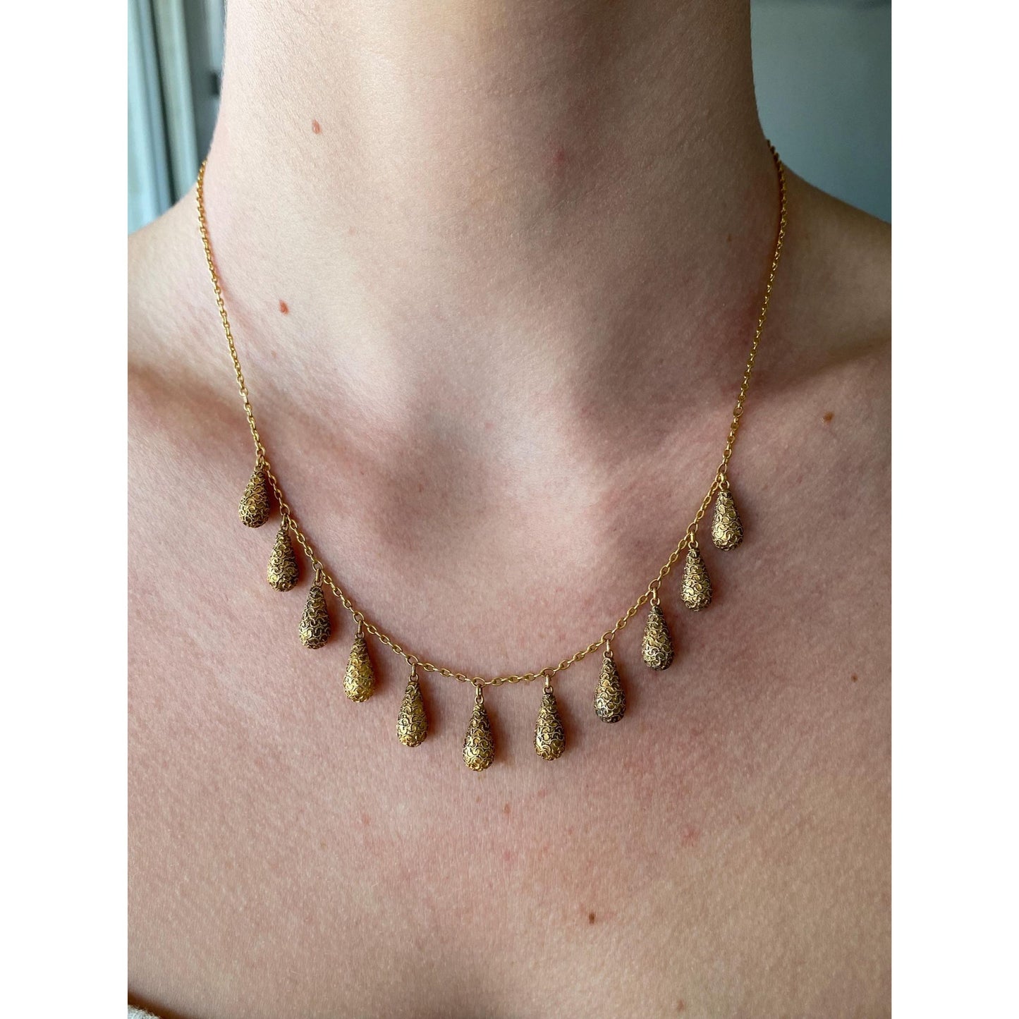 Vintage Solid 18k Yellow Gold Designed Teardrop Cable Chain Necklace - 17.5 inches