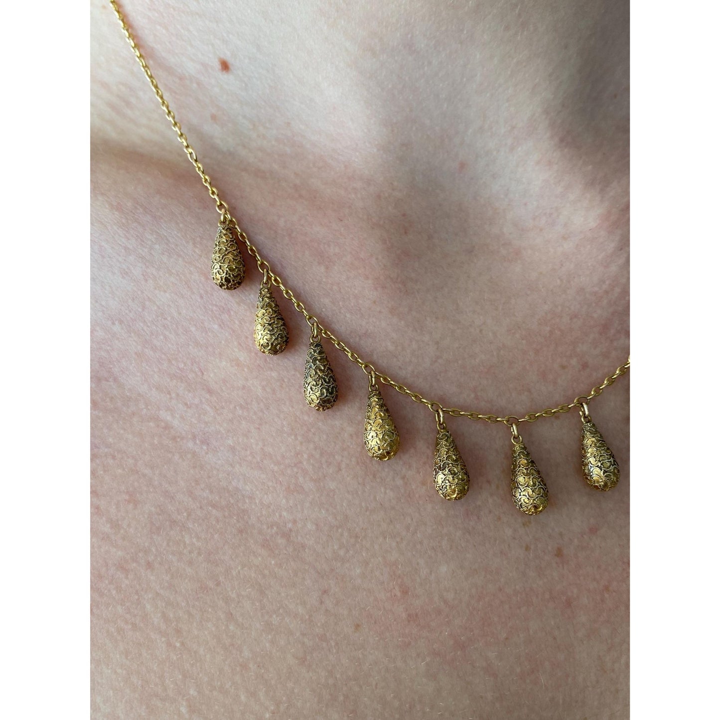 Vintage Solid 18k Yellow Gold Designed Teardrop Cable Chain Necklace - 17.5 inches