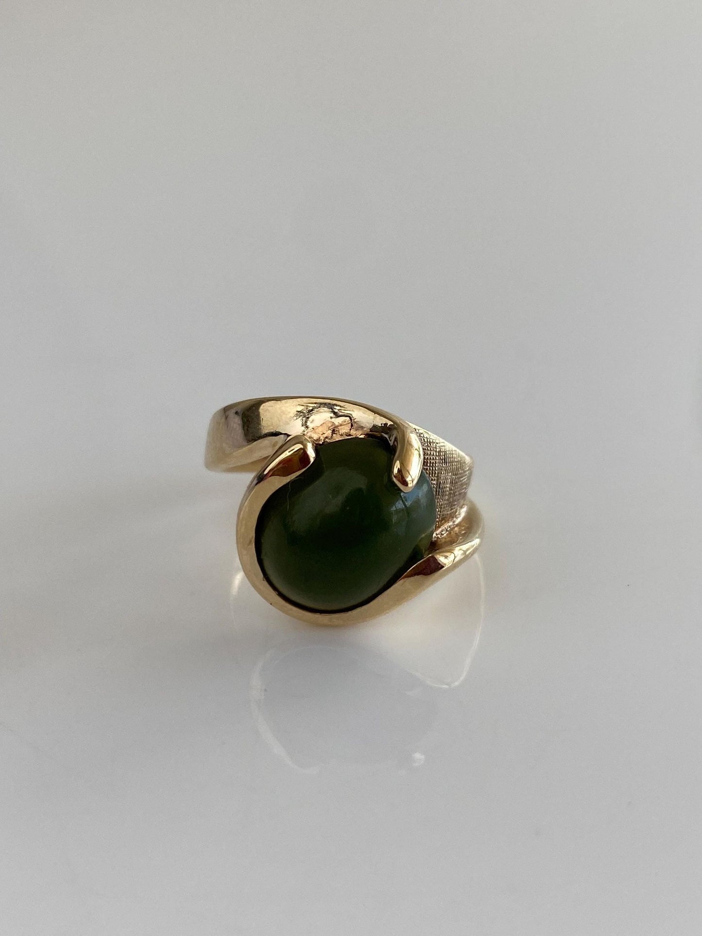 Vintage Solid 10k Yellow Gold Nephrite Ring - Size 5.25